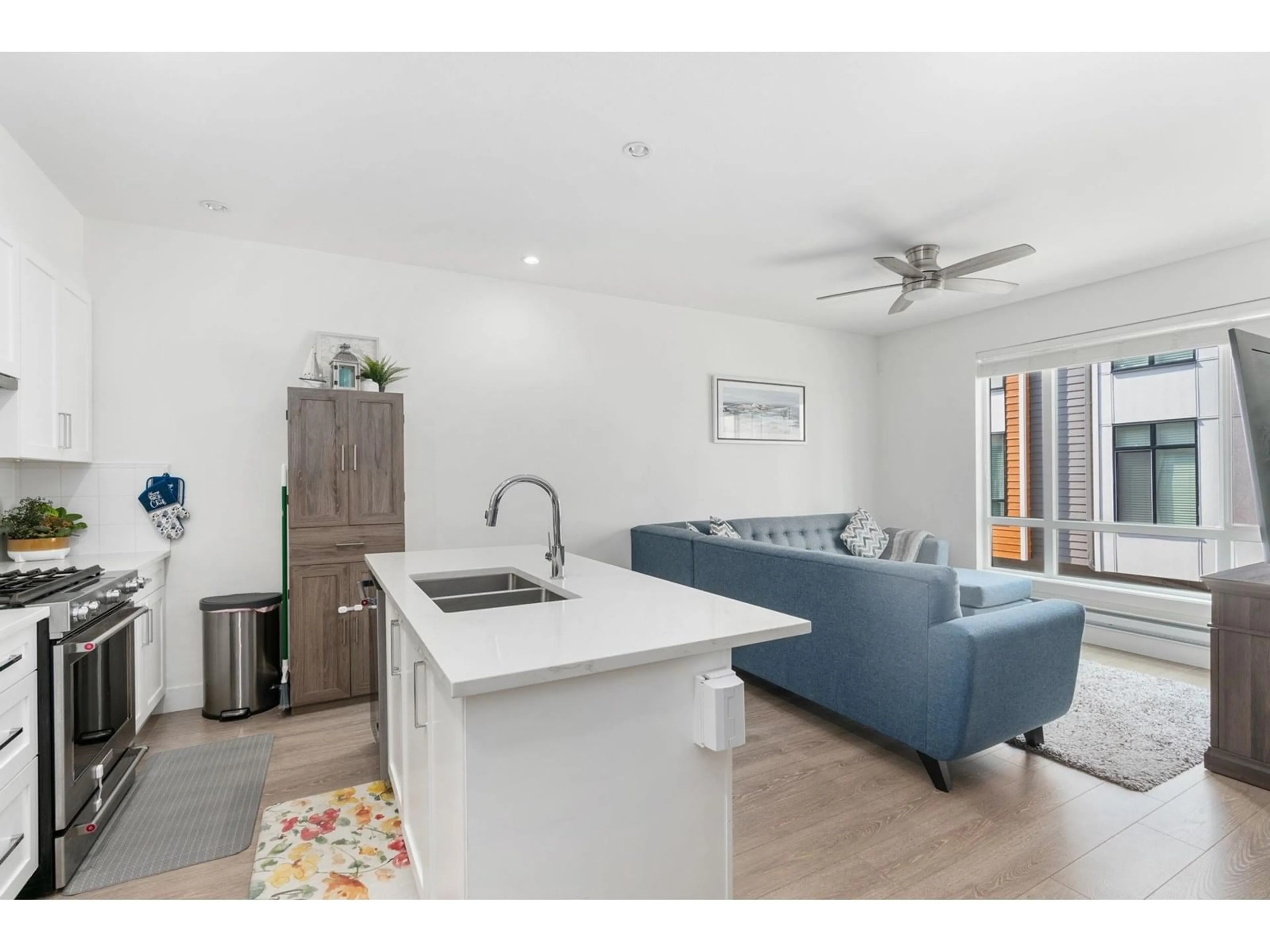Open concept kitchen, unknown for 67 - 16433 19, Surrey British Columbia V3Z0Z1