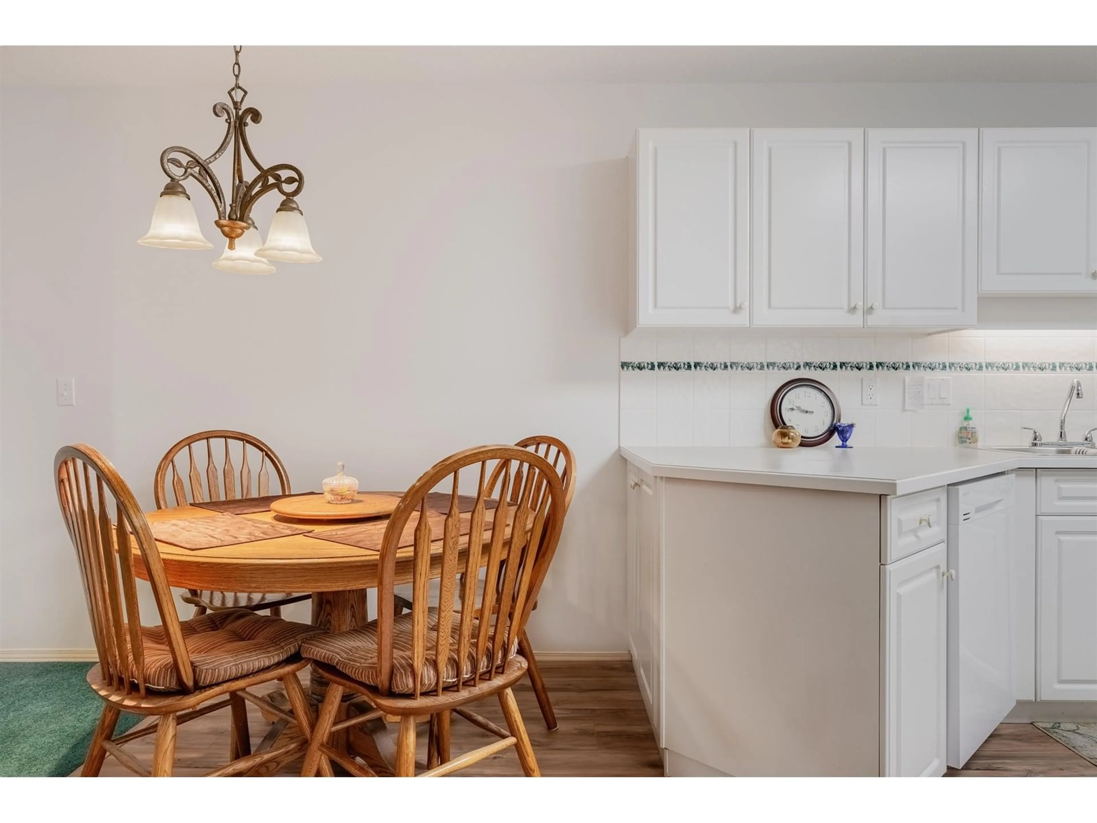 Standard kitchen, unknown for 142 - 13888 70, Surrey British Columbia V3W0R8