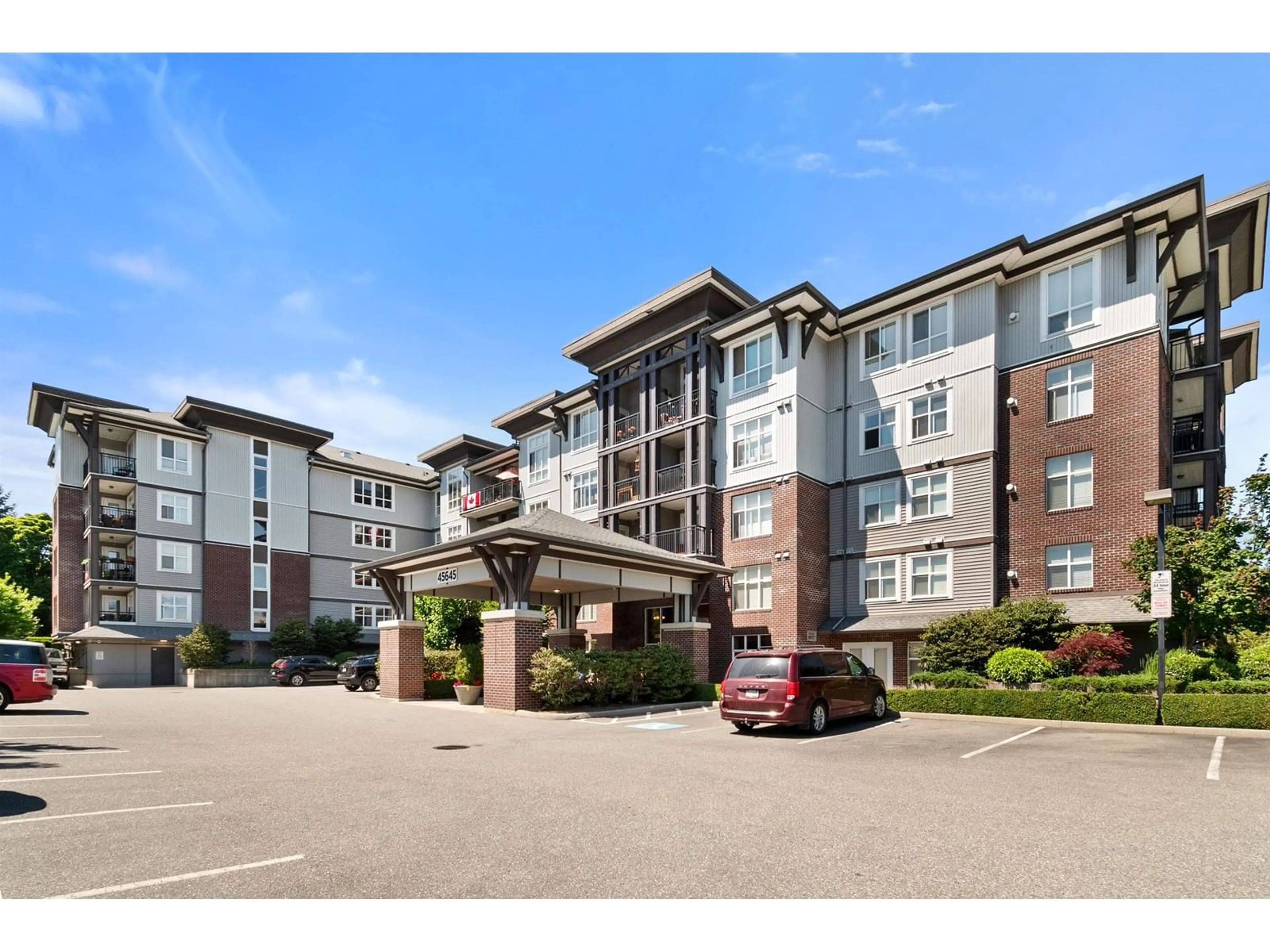 Indoor foyer for 108 - 45645 KNIGHT ROAD, Chilliwack British Columbia V2R0B1