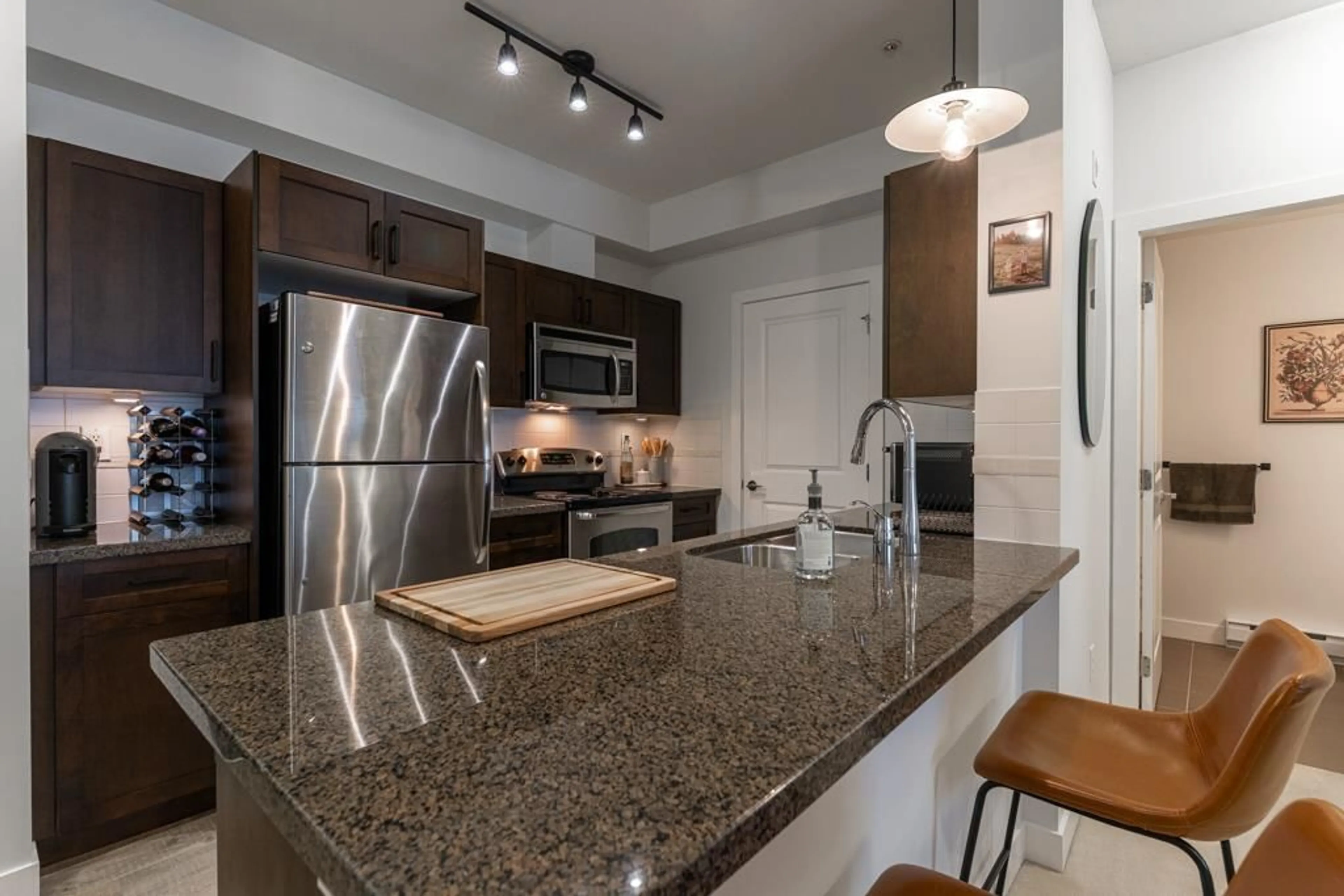 Open concept kitchen, ceramic/tile floor for 210 - 33898 PINE, Abbotsford British Columbia V2S2P3