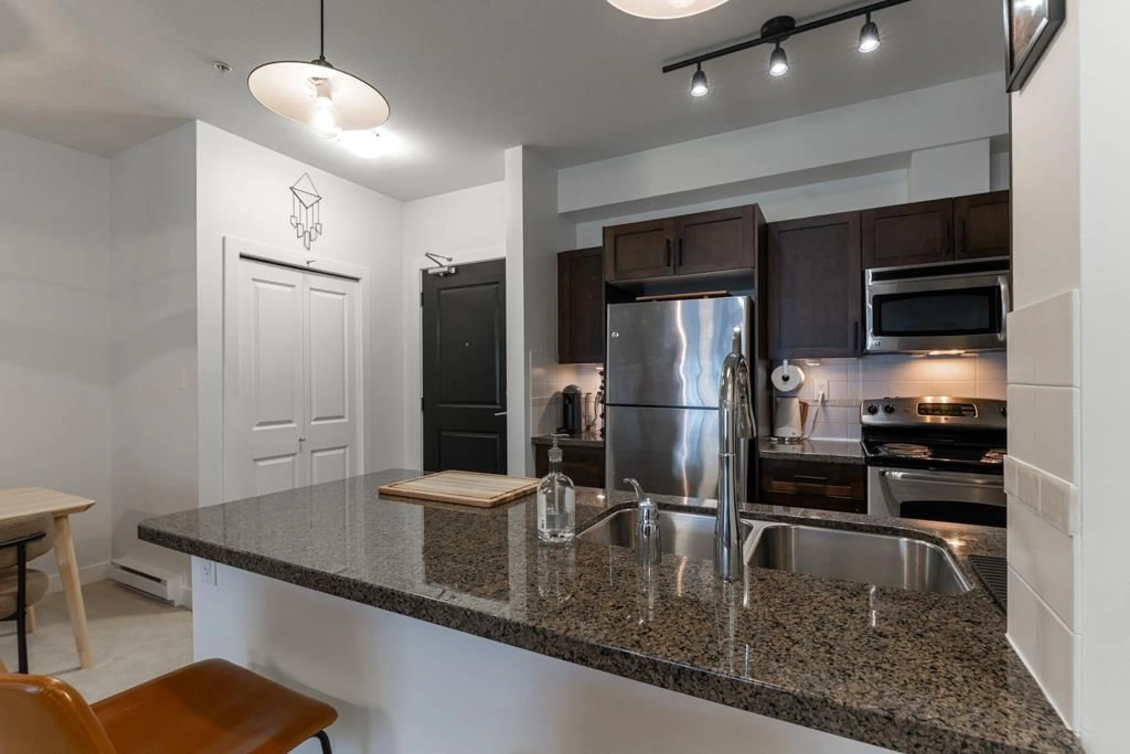 Open concept kitchen, ceramic/tile floor for 210 - 33898 PINE, Abbotsford British Columbia V2S2P3