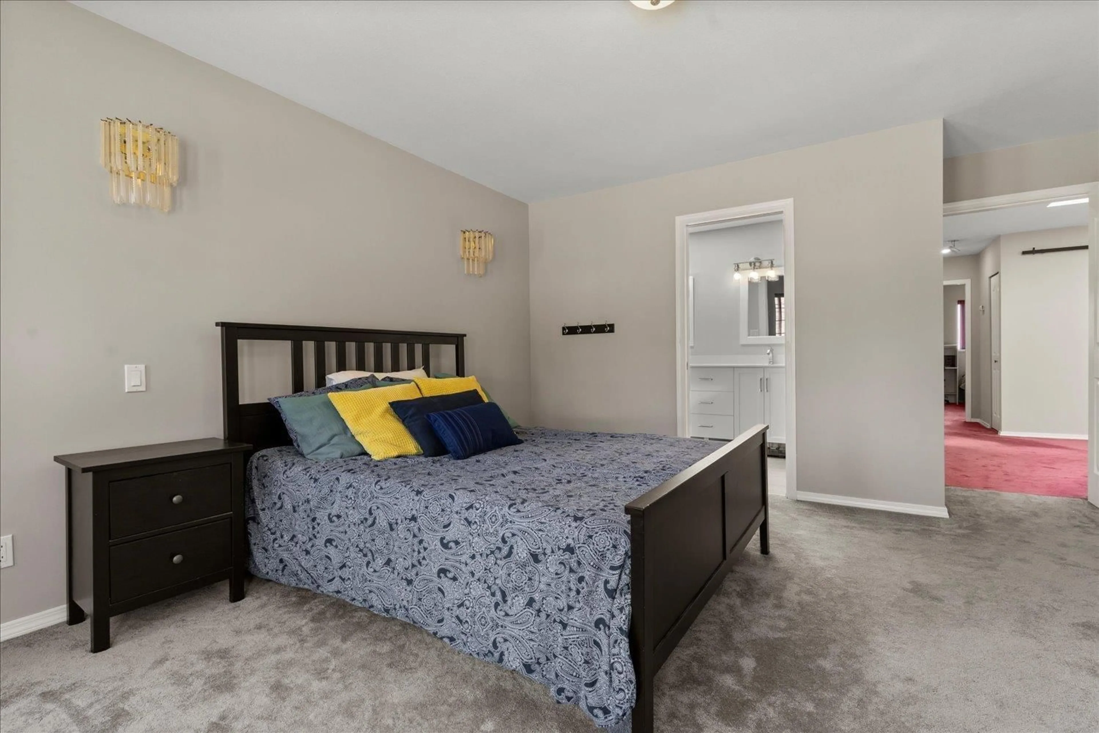 Bedroom with bed, carpet floor for 32940 10, Mission British Columbia V2V2K3