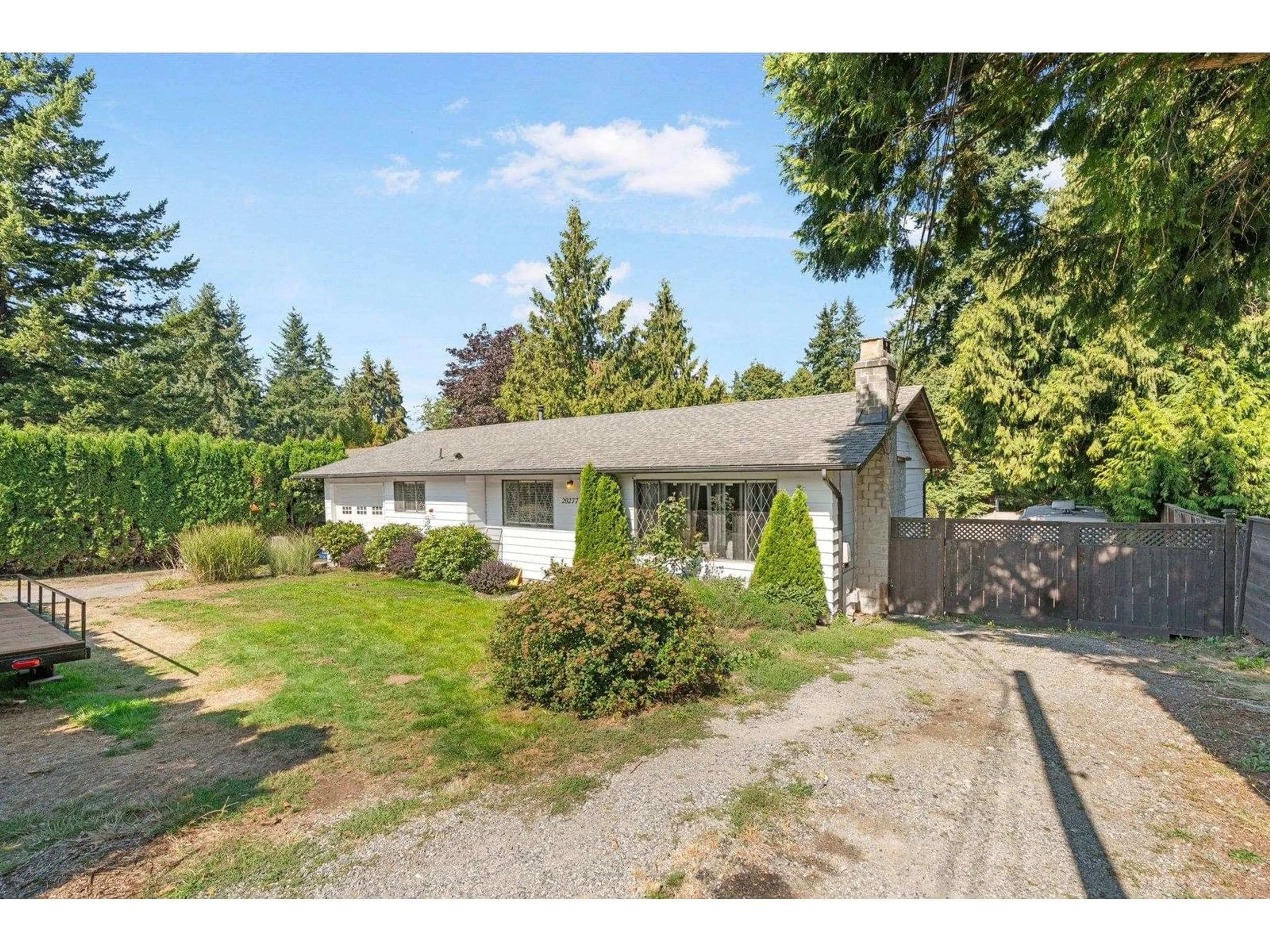 A pic from outside/outdoor area/front of a property/back of a property/a pic from drone, street for 20277 36, Langley British Columbia V3A6A5