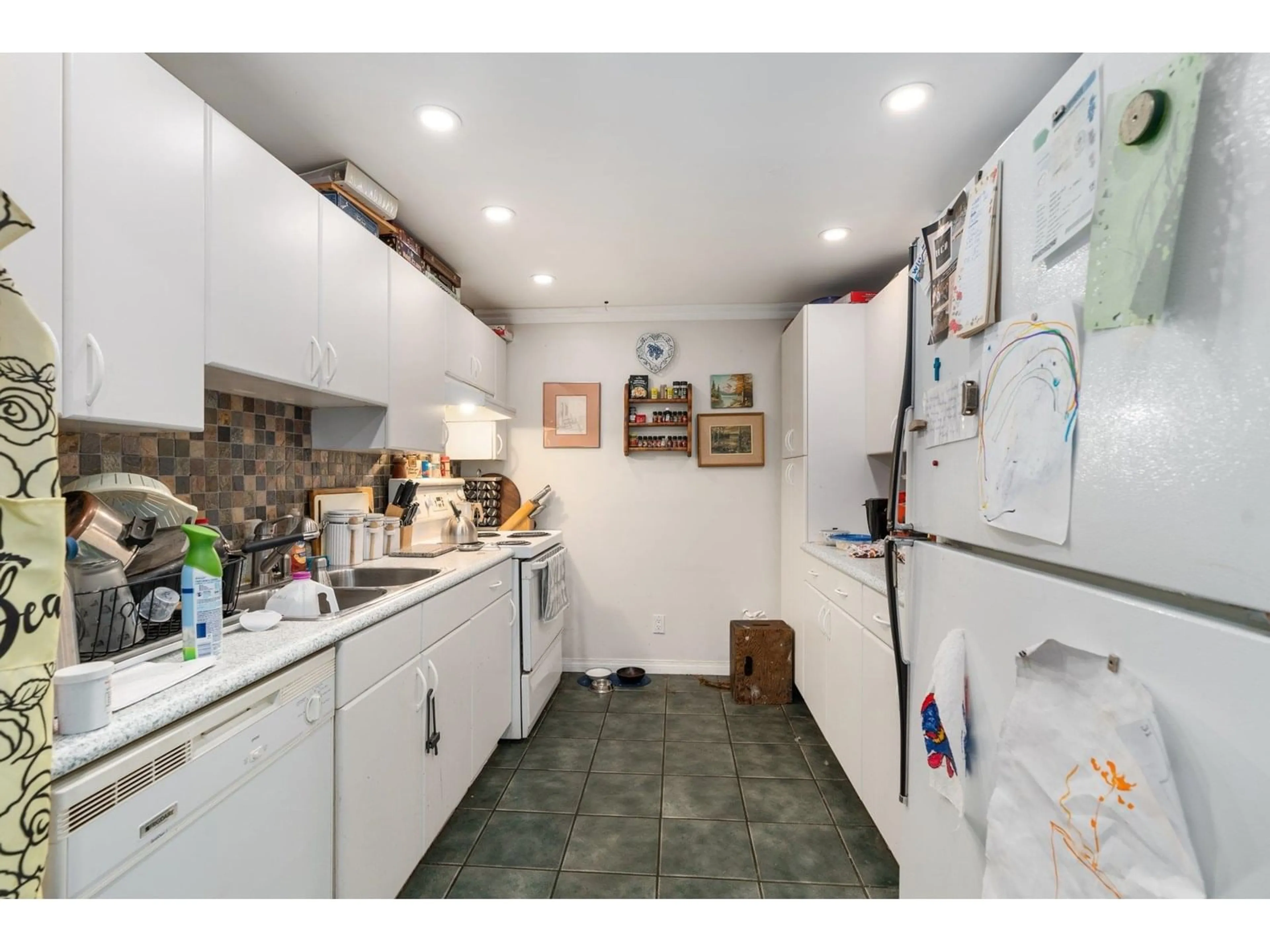 Standard kitchen, ceramic/tile floor for 20277 36, Langley British Columbia V3A6A5
