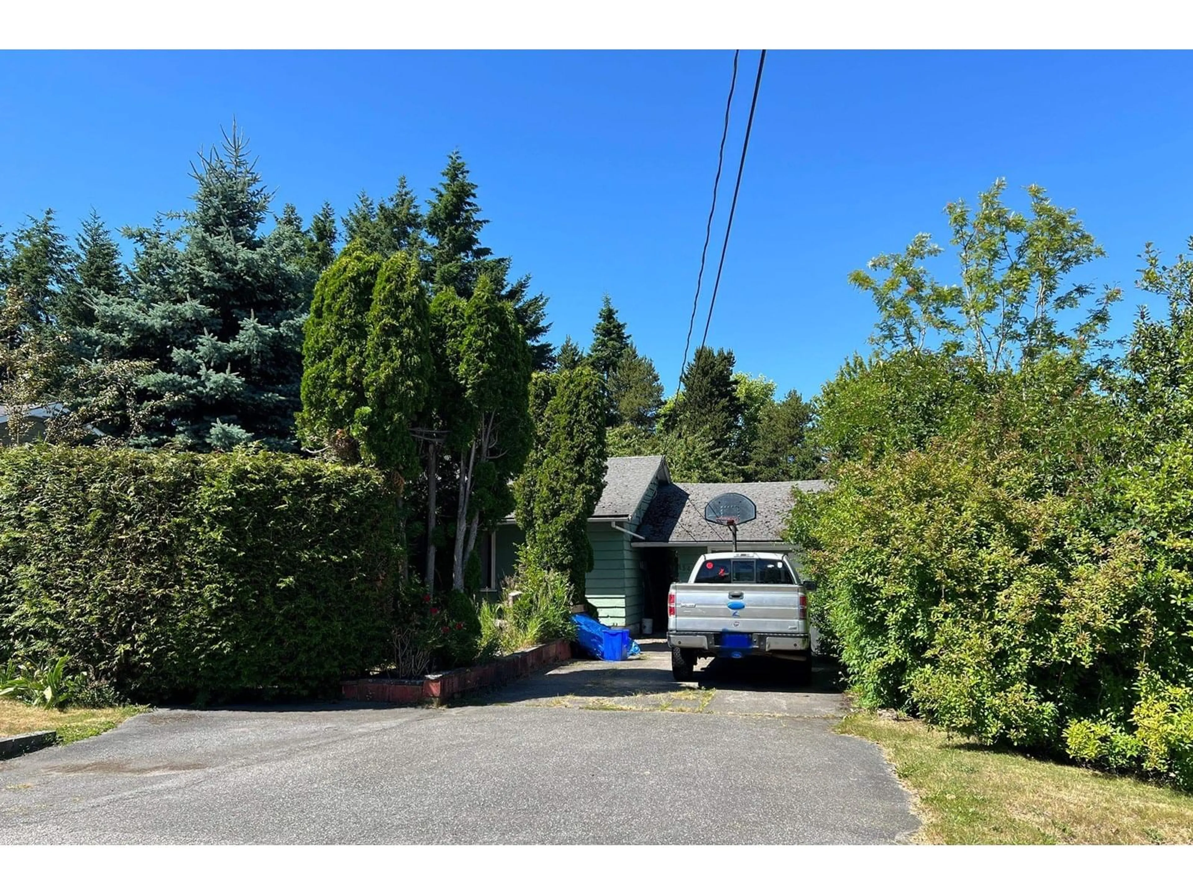A pic from outside/outdoor area/front of a property/back of a property/a pic from drone, street for 15461 17A, Surrey British Columbia V4A1V5