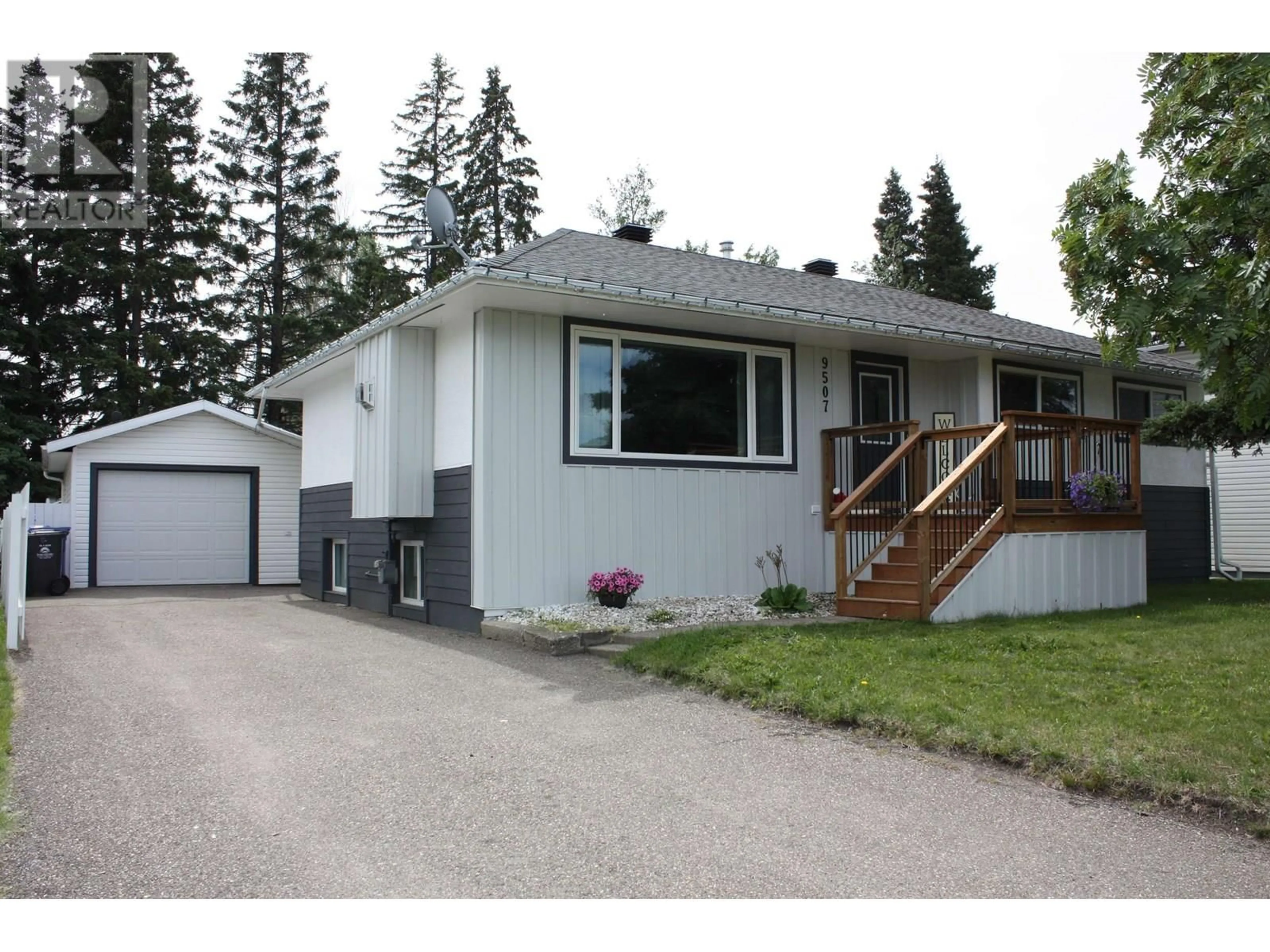 Home with vinyl exterior material, street for 9507 112 AVENUE, Fort St. John British Columbia V1J2W1