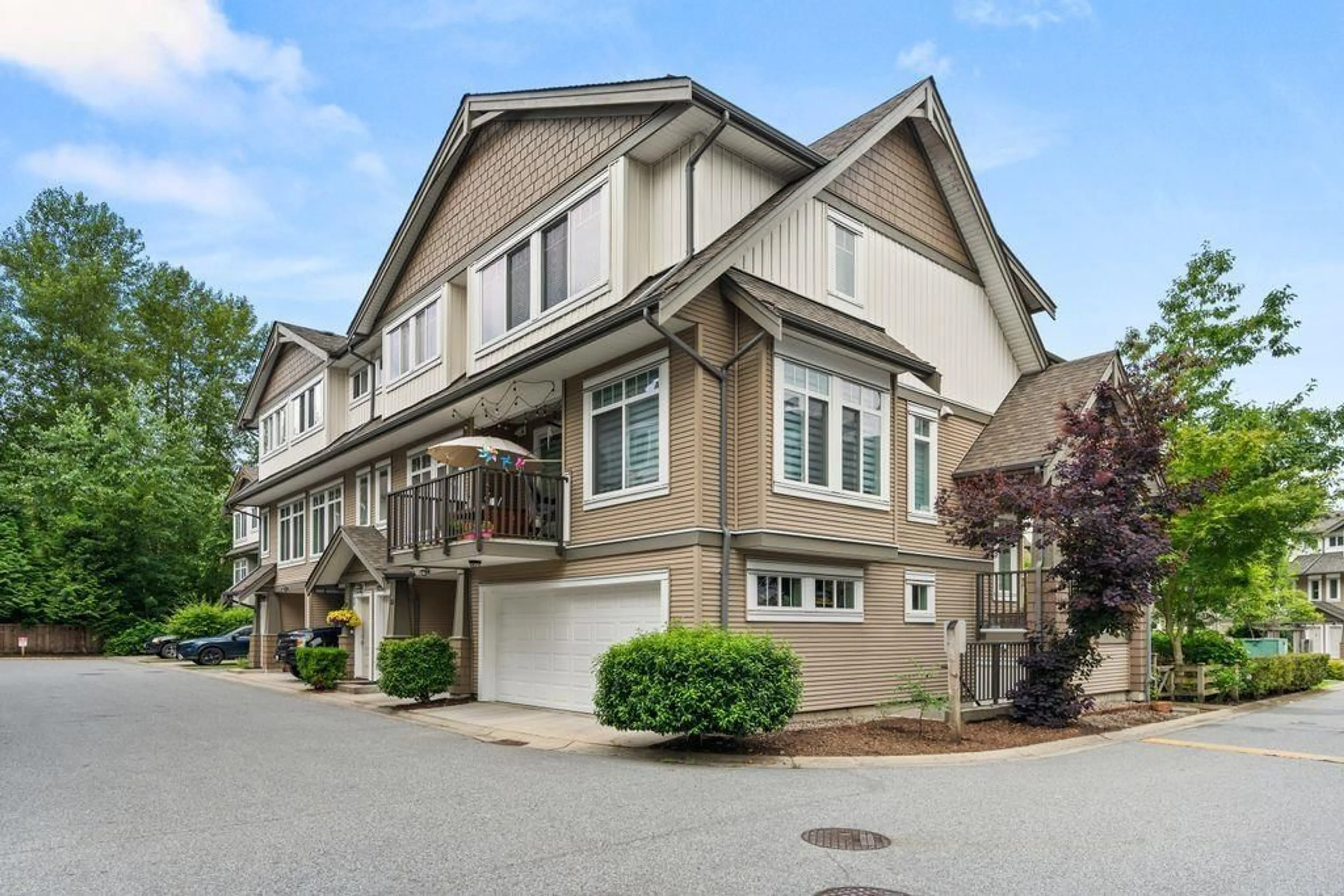 Home with vinyl exterior material, street for 28 - 8250 209B, Langley British Columbia V2Y0J7