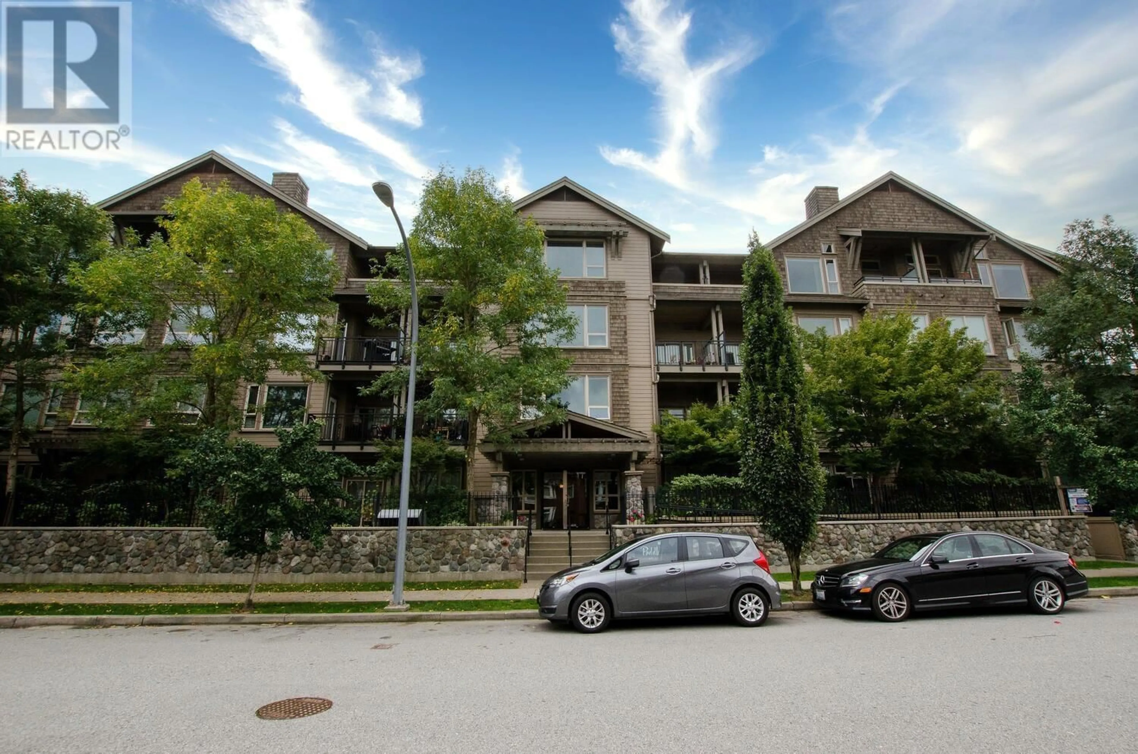 A pic from outside/outdoor area/front of a property/back of a property/a pic from drone, unknown for 107 - 250 SALTER STREET, New Westminster British Columbia V3M0B7