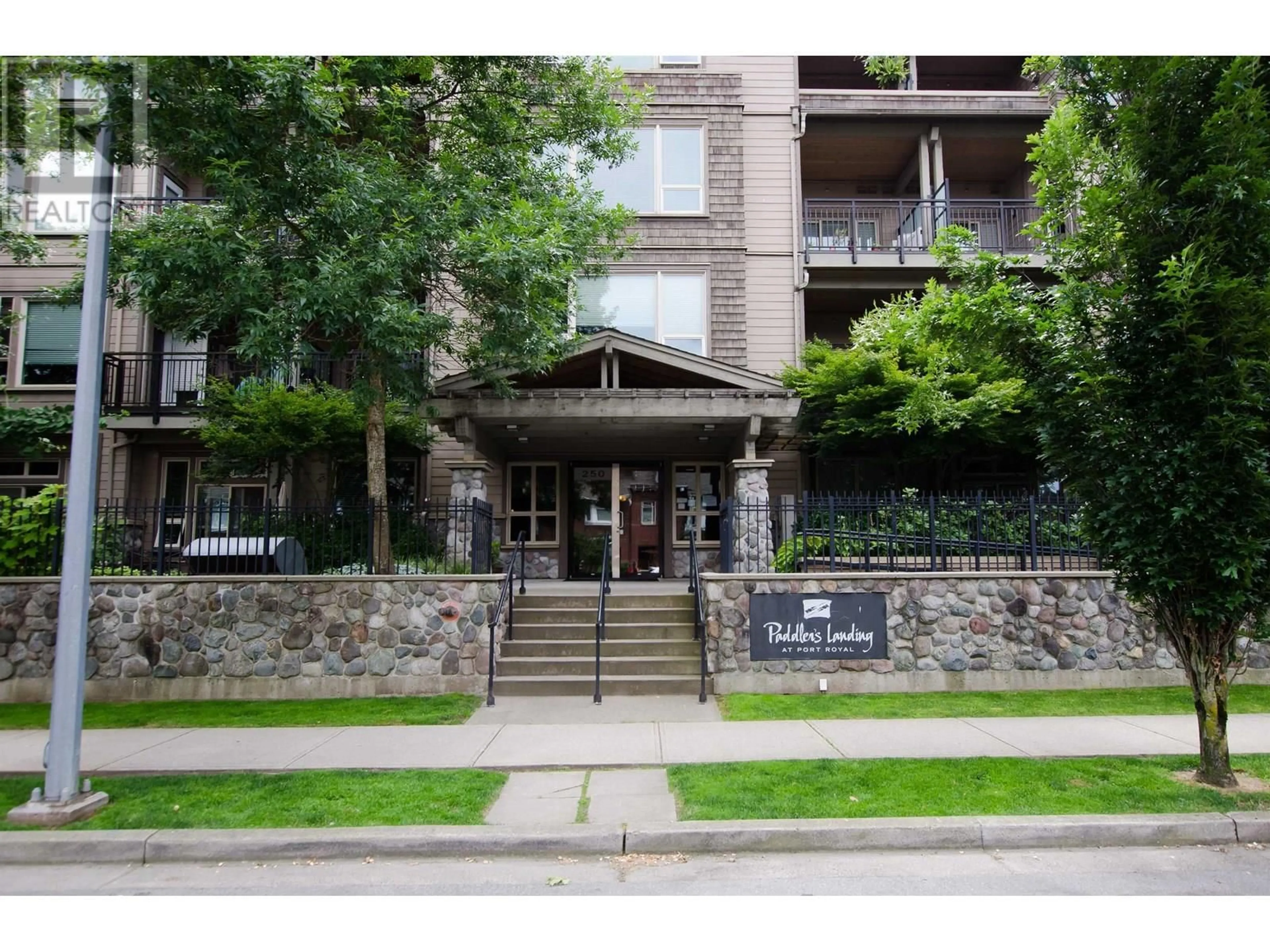 Indoor foyer for 107 - 250 SALTER STREET, New Westminster British Columbia V3M0B7