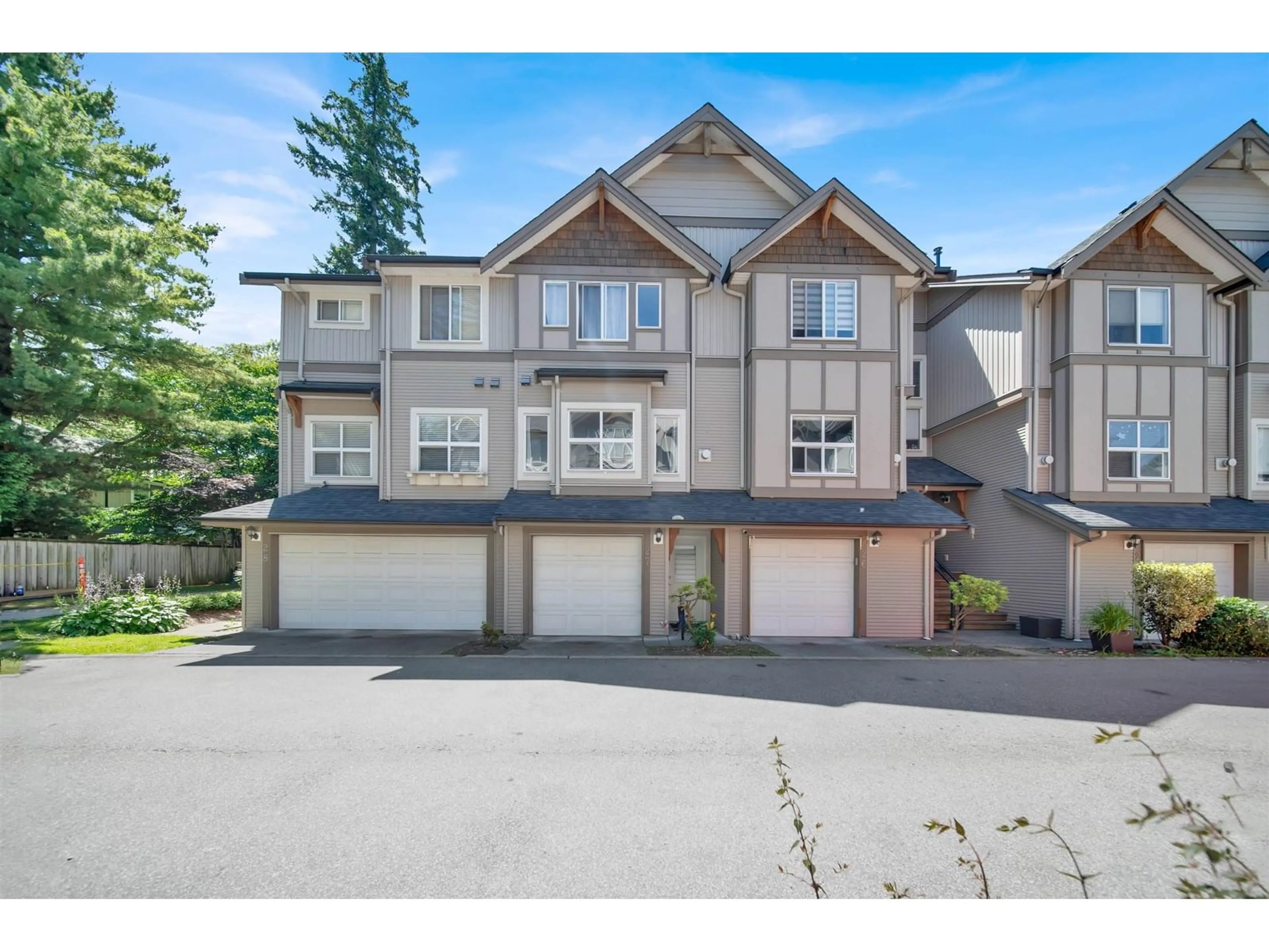 A pic from outside/outdoor area/front of a property/back of a property/a pic from drone, street for 26 - 12677 63, Surrey British Columbia V3X3T3