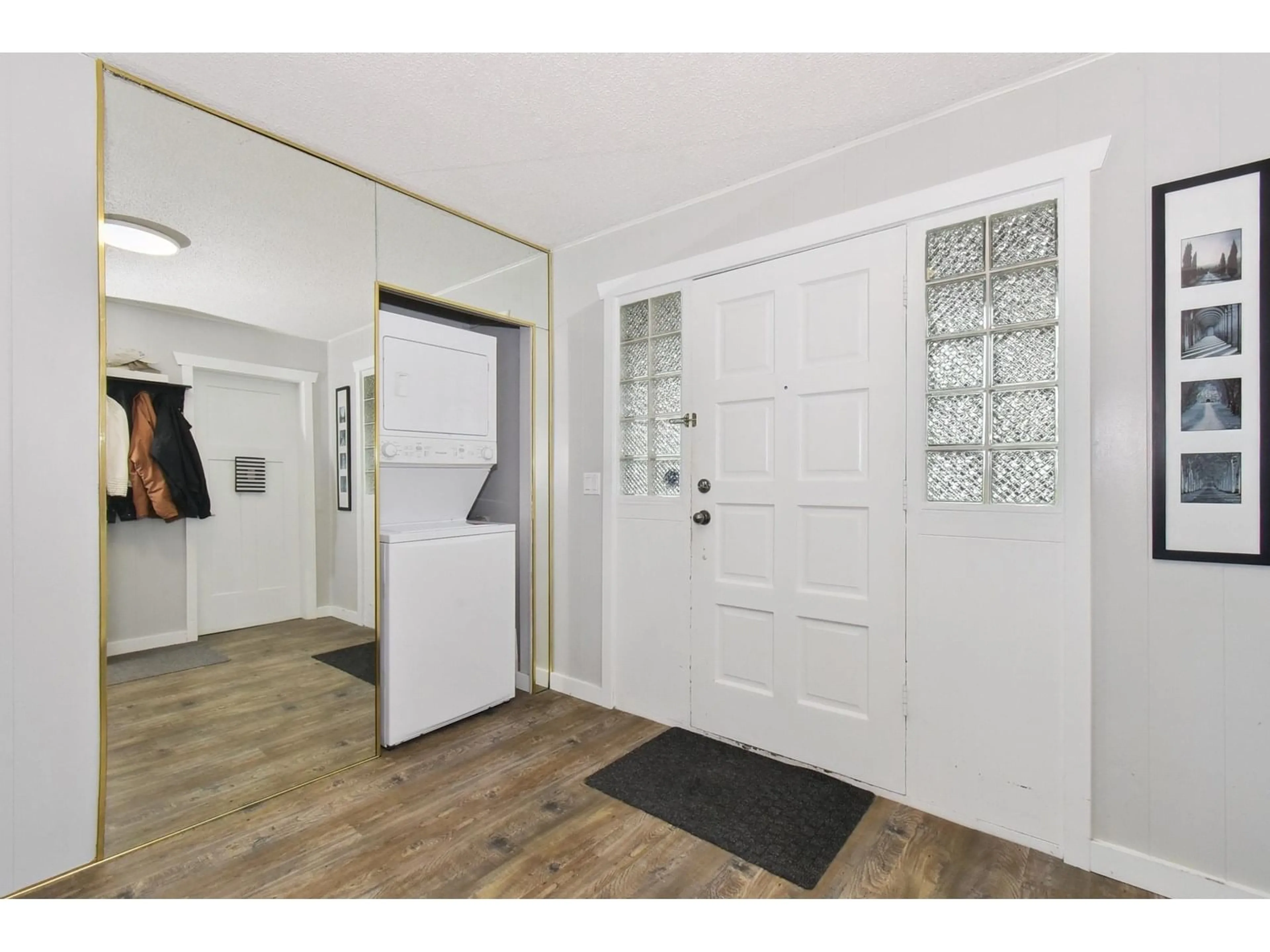 Indoor entryway for 16633 78, Surrey British Columbia V4N0L8