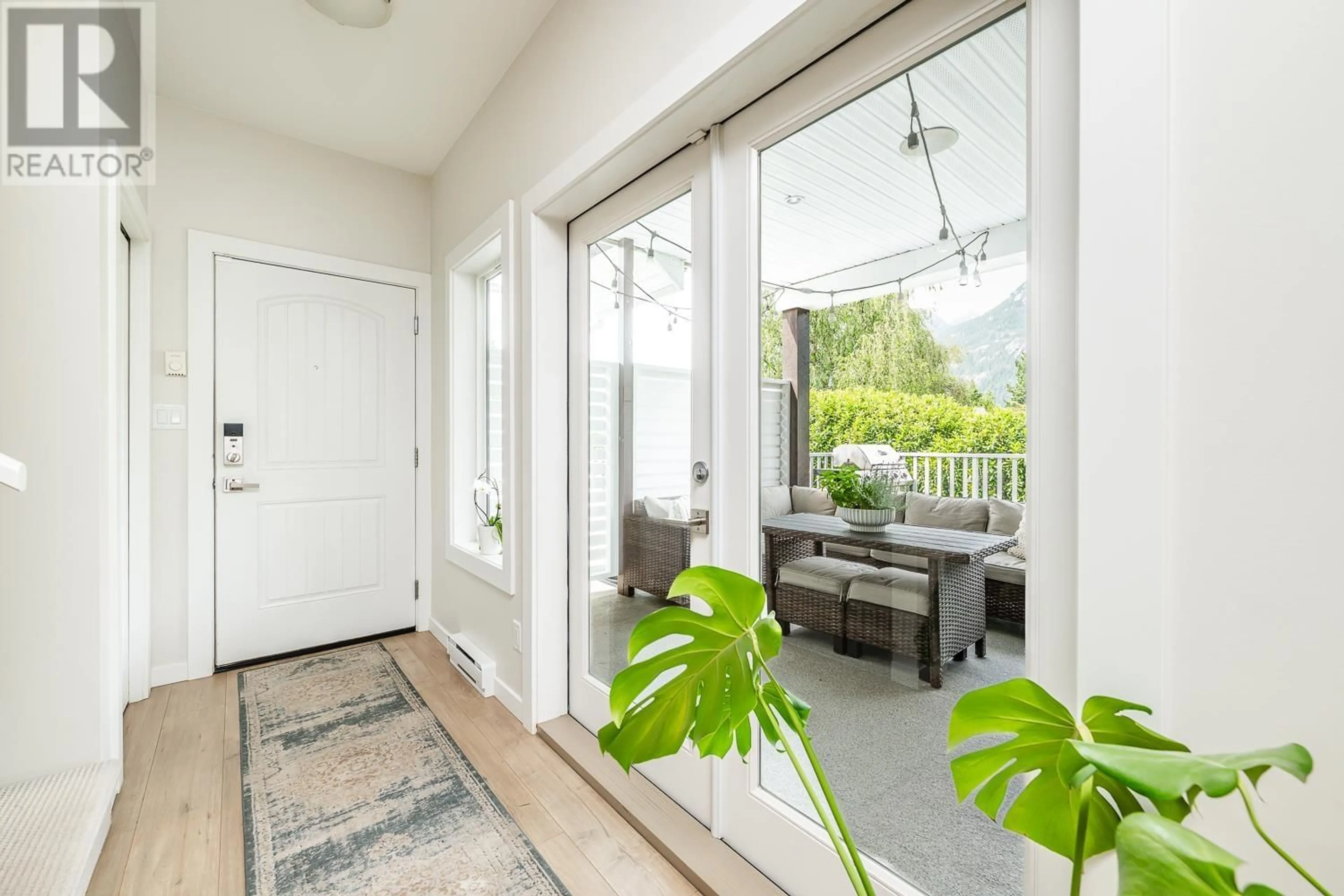 Indoor entryway for 7 - 39885 GOVERNMENT ROAD, Squamish British Columbia V8B0Z2