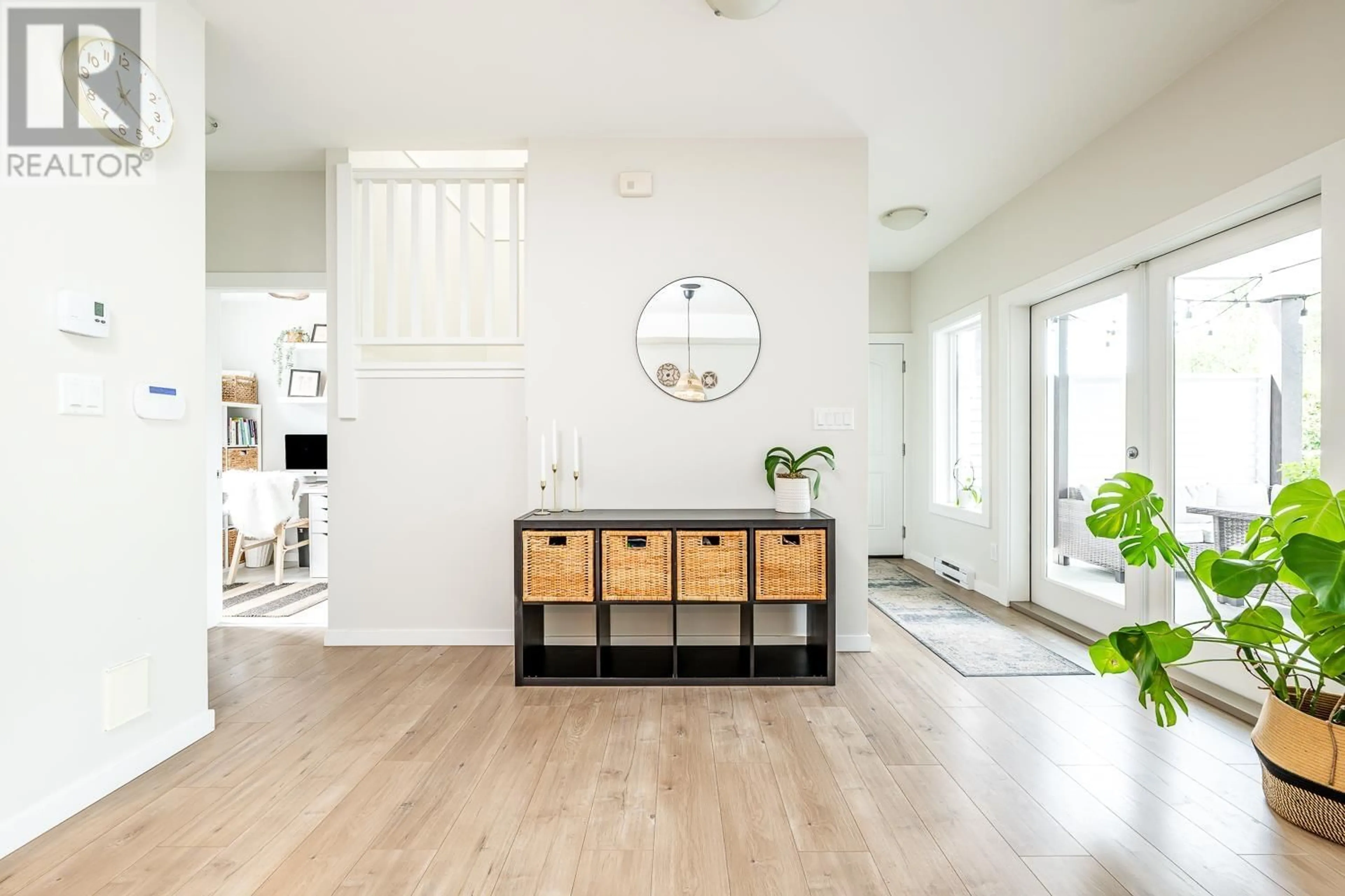 Indoor entryway for 7 - 39885 GOVERNMENT ROAD, Squamish British Columbia V8B0Z2