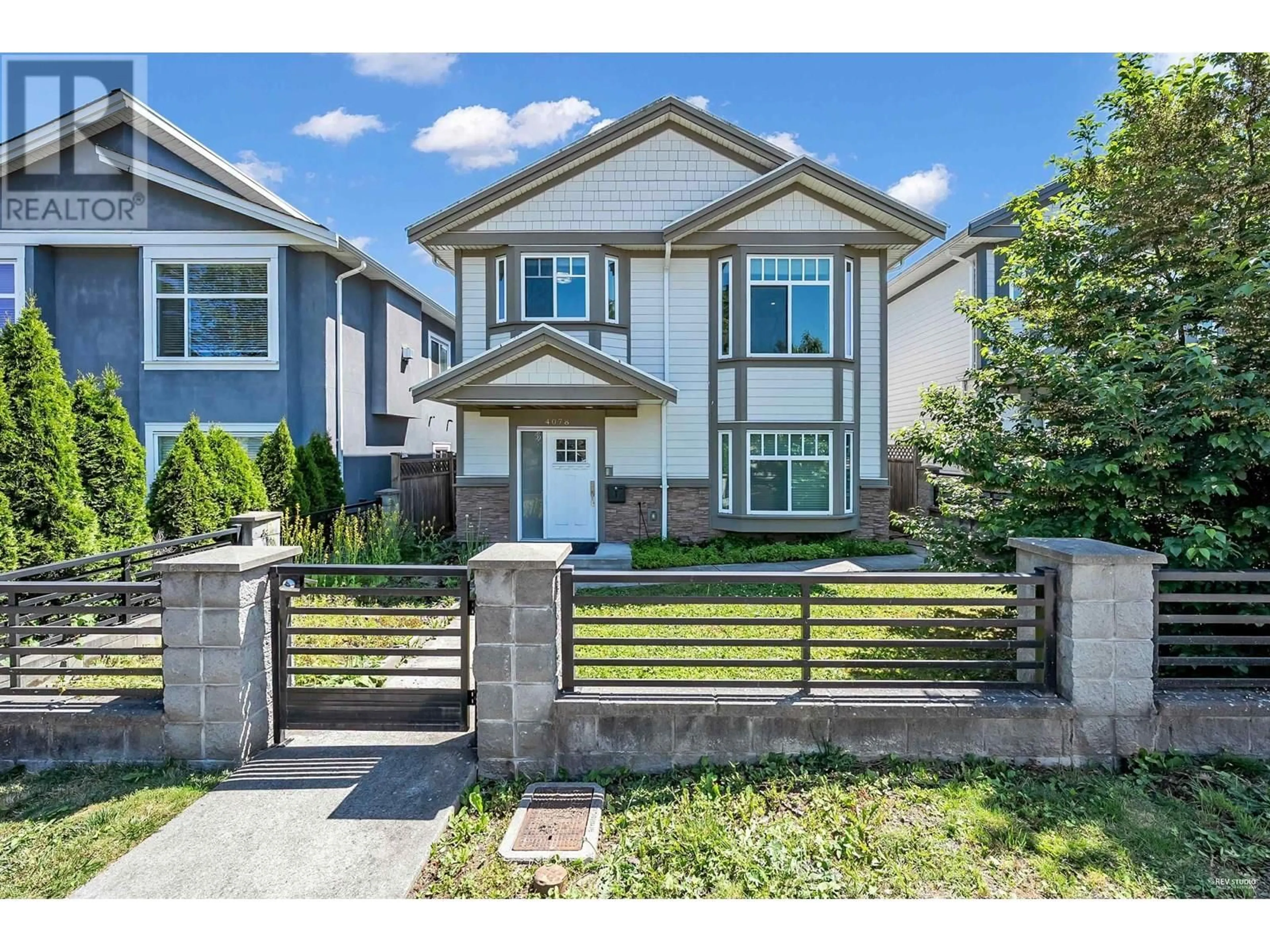 Home with vinyl exterior material, street for 4078 BOUNDARY ROAD, Burnaby British Columbia V5R2M6