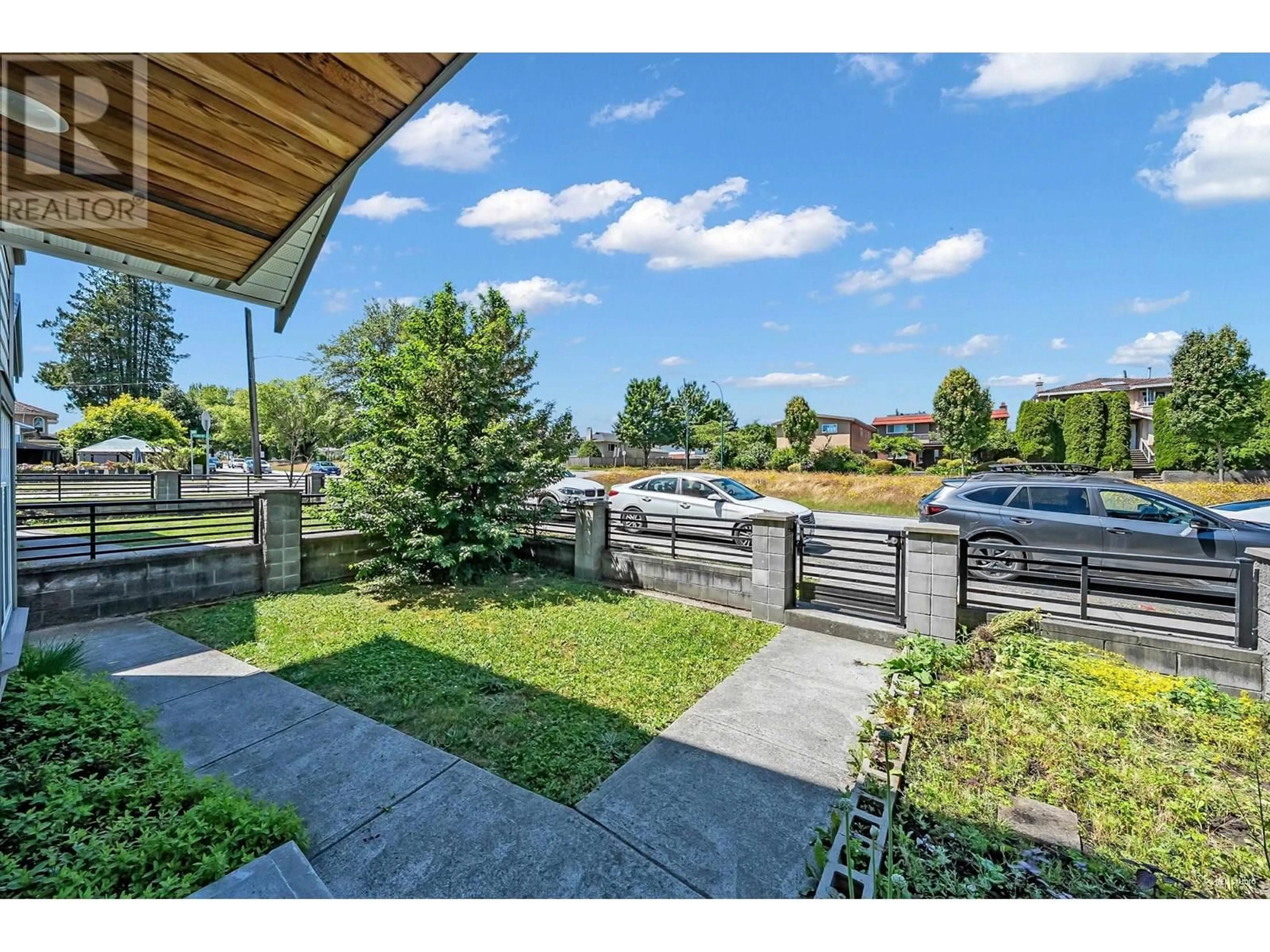 Patio, unknown for 4078 BOUNDARY ROAD, Burnaby British Columbia V5R2M6