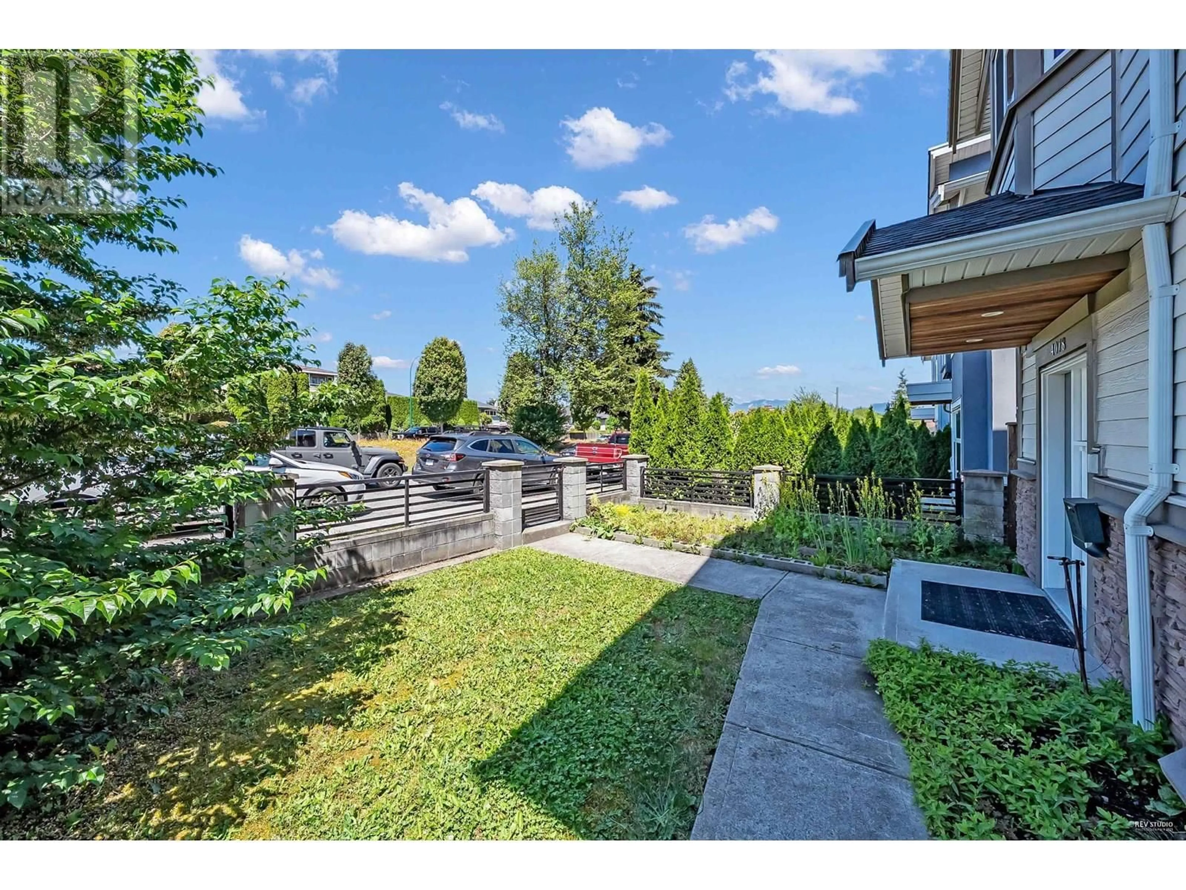 A pic from outside/outdoor area/front of a property/back of a property/a pic from drone, street for 4078 BOUNDARY ROAD, Burnaby British Columbia V5R2M6