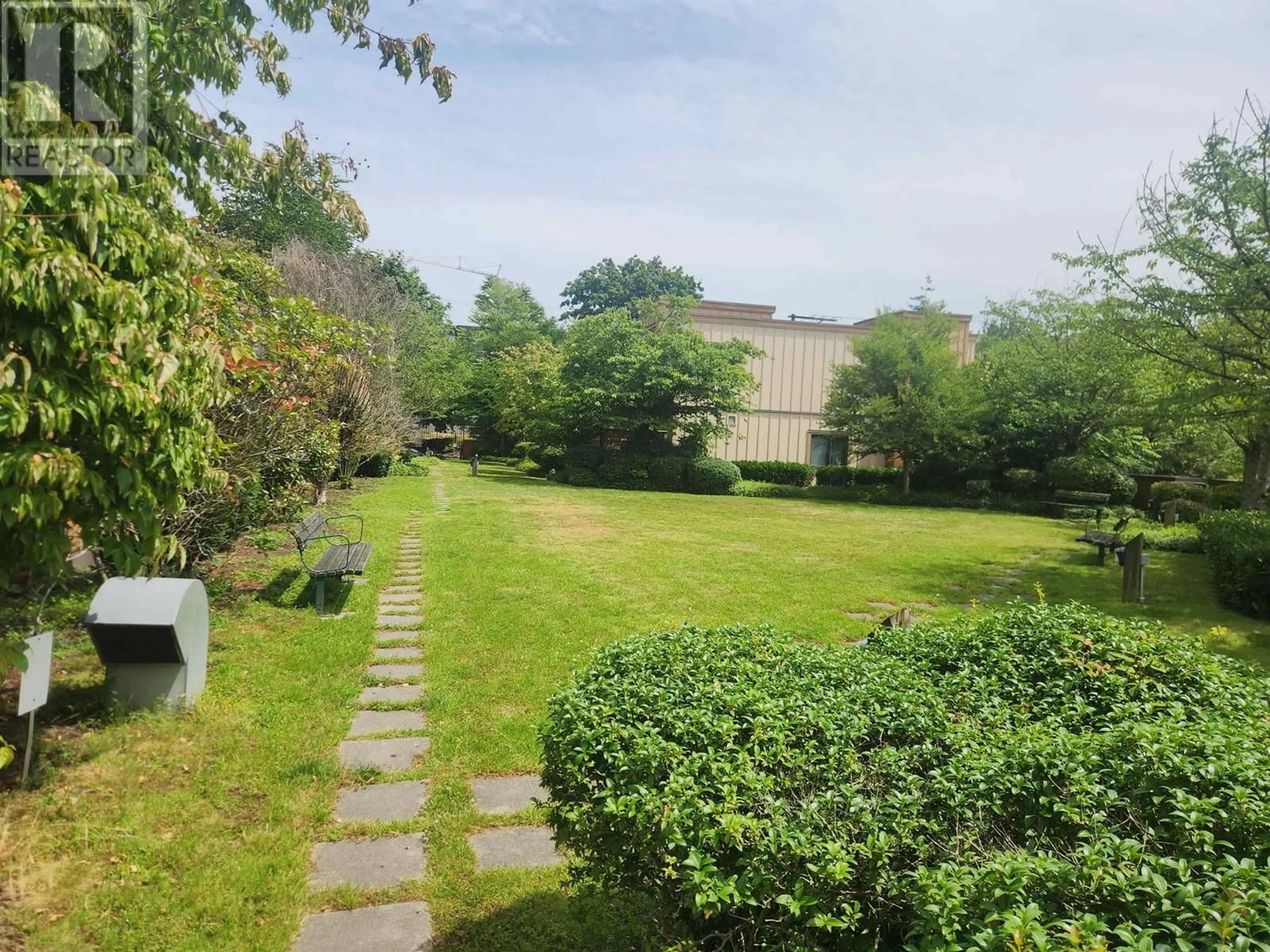 A pic from outside/outdoor area/front of a property/back of a property/a pic from drone, unknown for 2006 - 511 ROCHESTER AVENUE, Coquitlam British Columbia V3K0A2