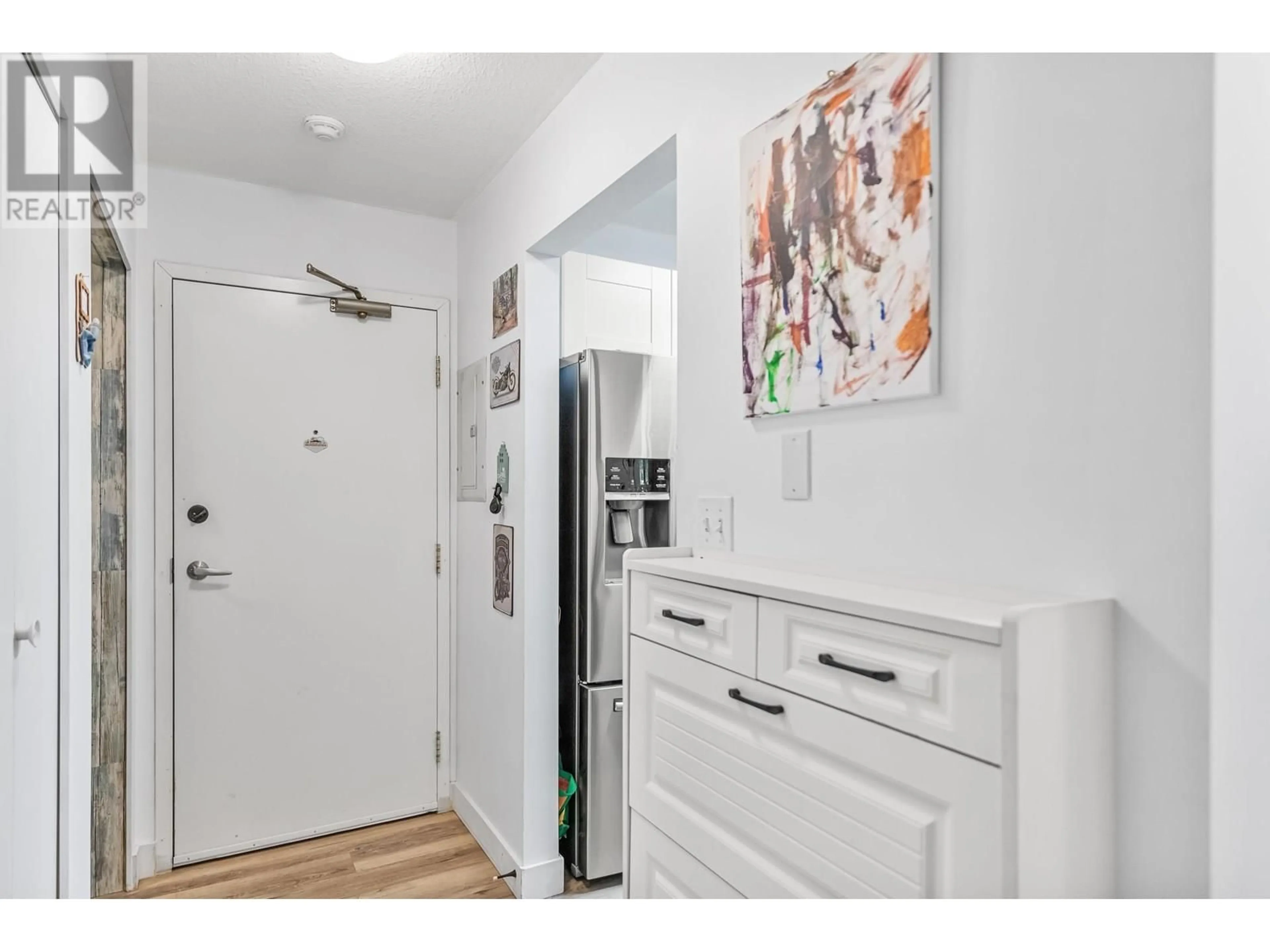 Indoor entryway for 406 - 1200 PACIFIC STREET, Coquitlam British Columbia V3B6K2
