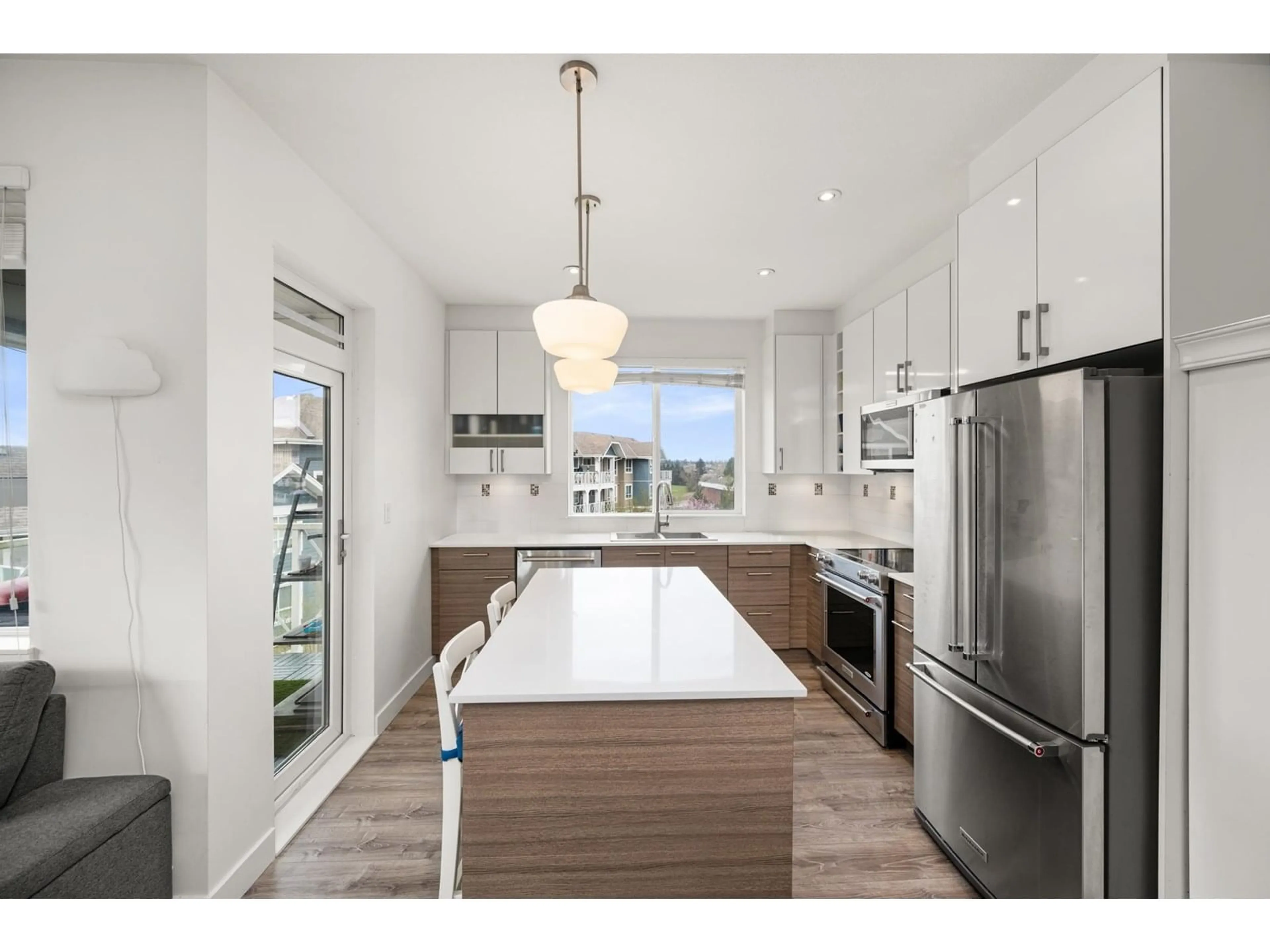 Open concept kitchen, unknown for 303 - 16388 64, Surrey British Columbia V3S6X6