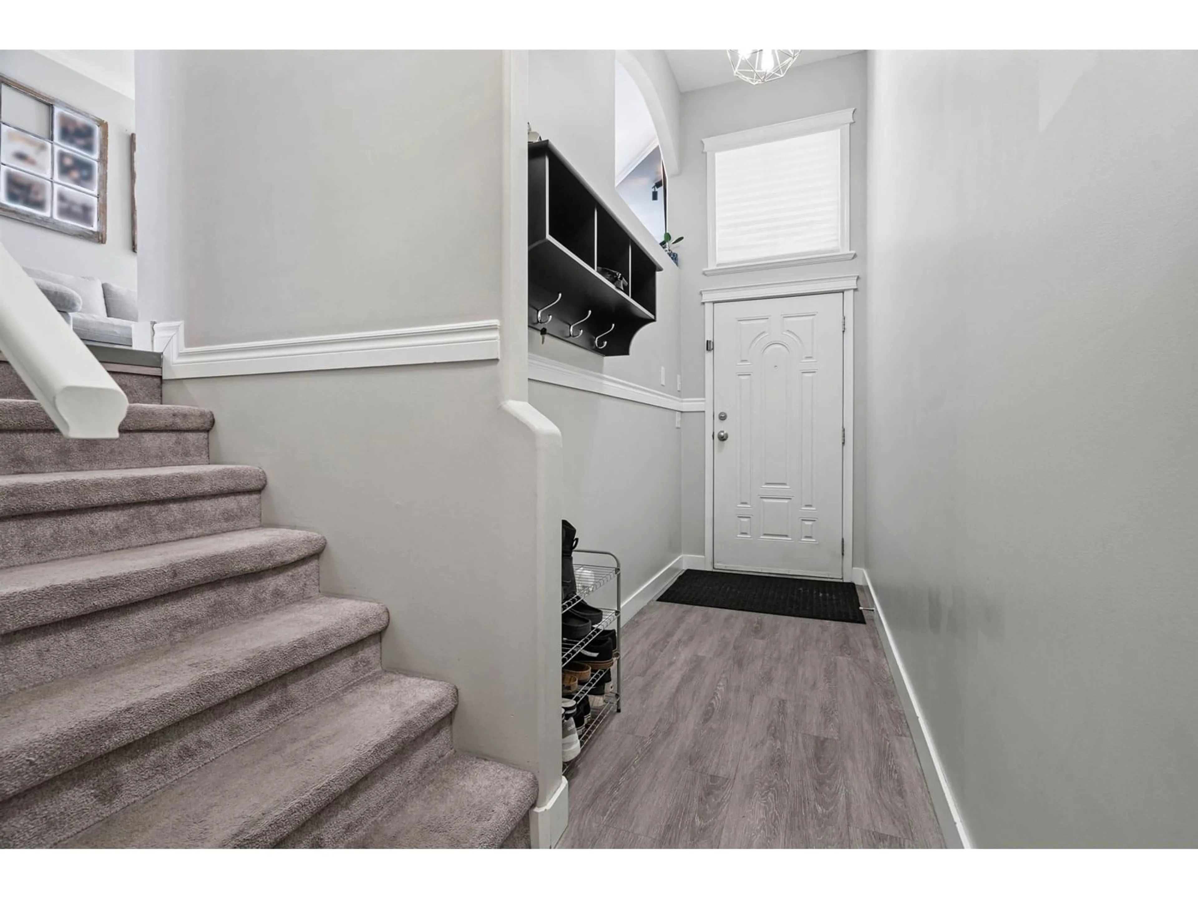 Indoor entryway for 83 - 8881 WALTERS STREET, Chilliwack British Columbia V2P8E9