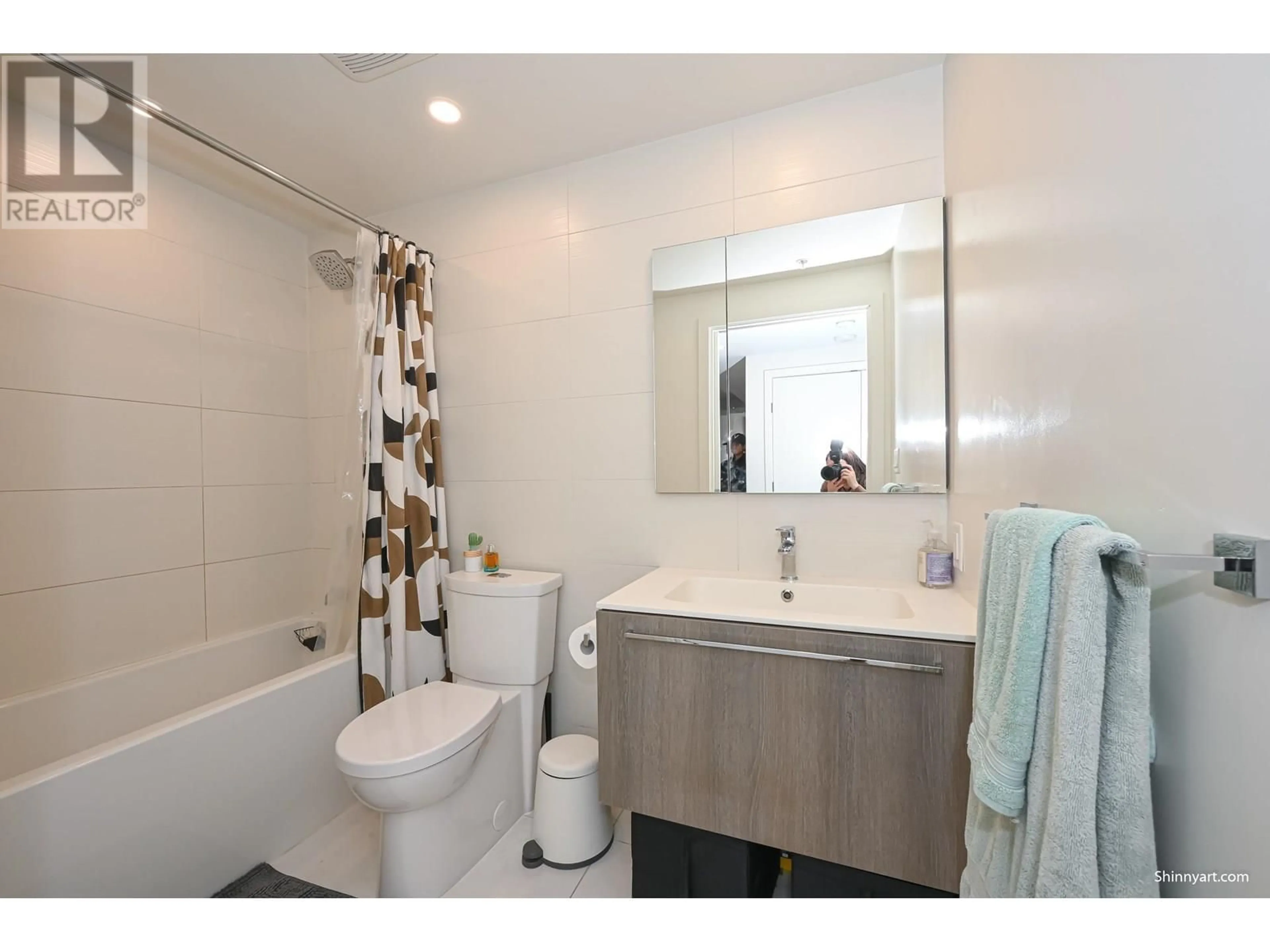 Standard bathroom, ceramic/tile floor for 506 - 285 10TH AVENUE, Vancouver British Columbia V5T0H6