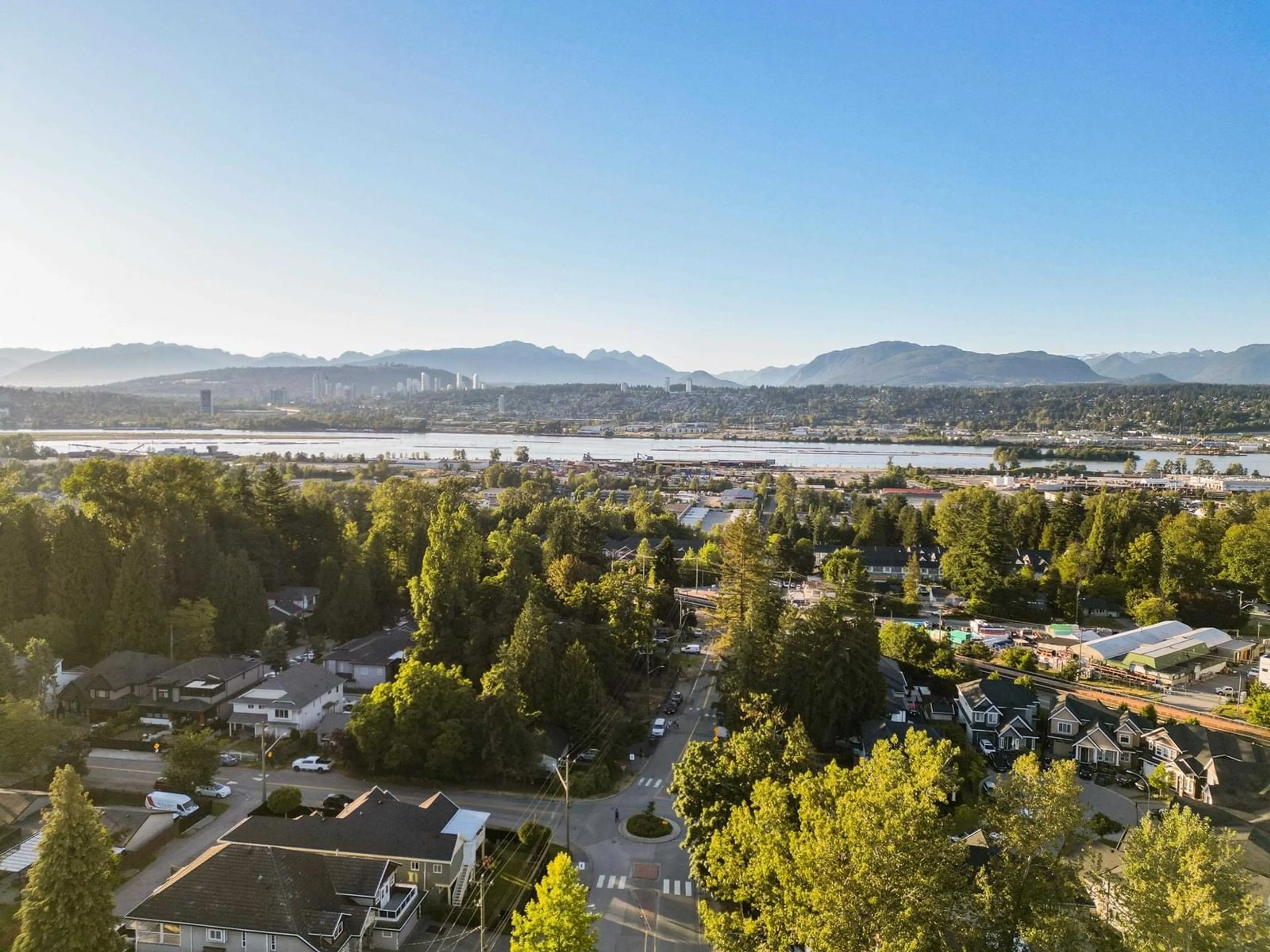 A pic from outside/outdoor area/front of a property/back of a property/a pic from drone, mountain view for 11069 132, Surrey British Columbia V3T3X1