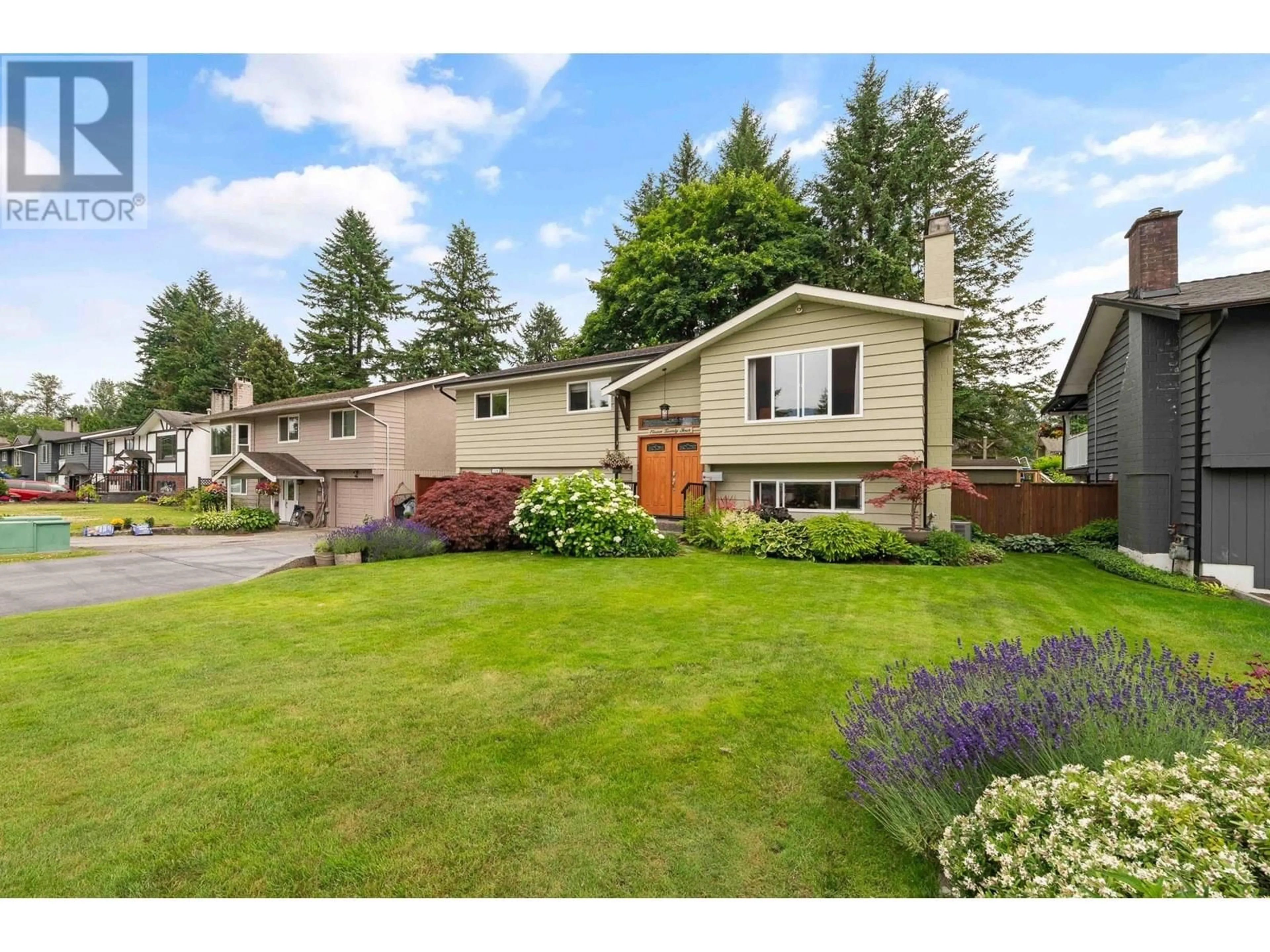 Home with vinyl exterior material, street for 1124 FRASER AVENUE, Port Coquitlam British Columbia V3B1L8