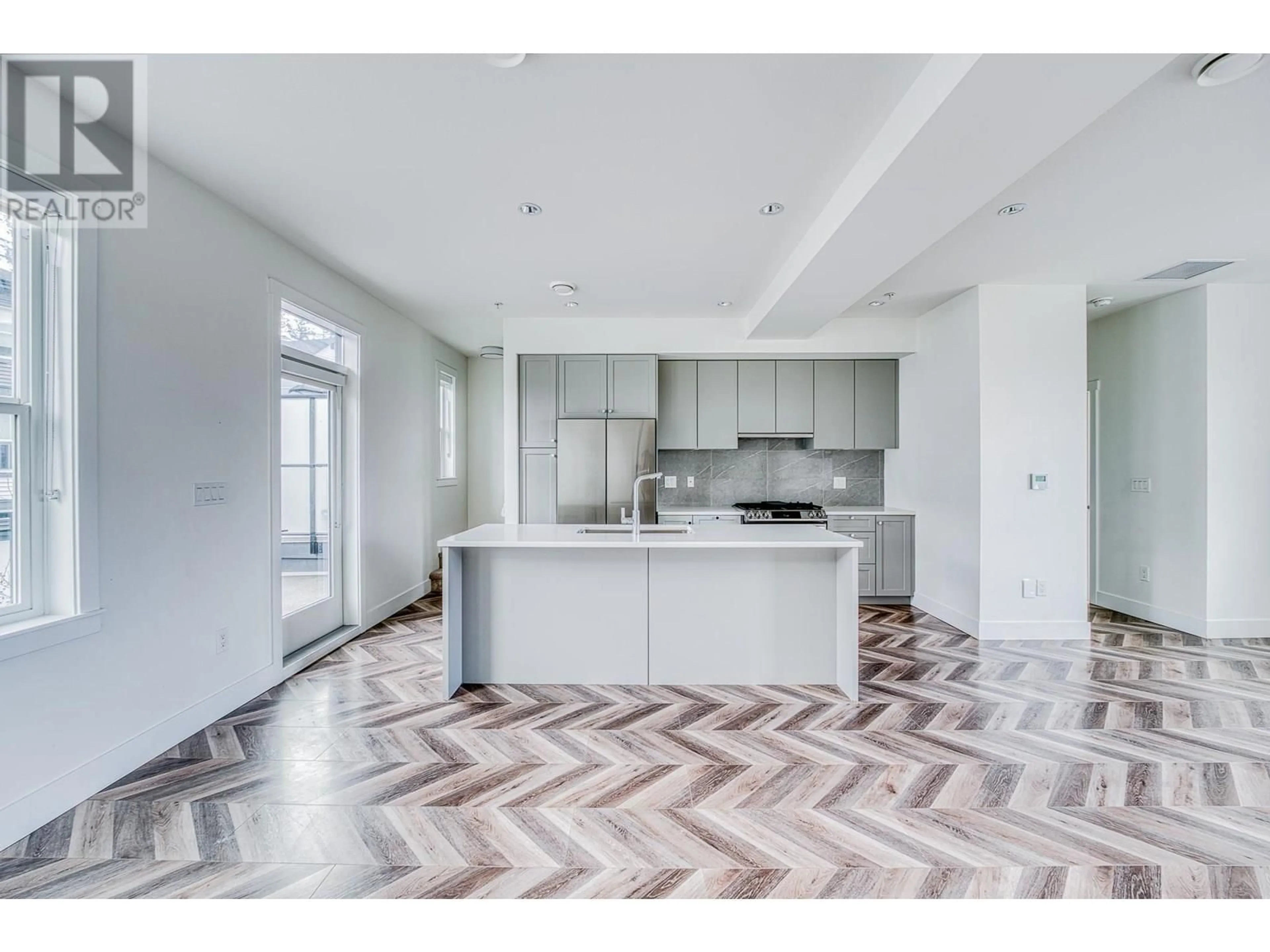 Open concept kitchen, ceramic/tile floor for 3 - 4745 SPRUCE WAY, Tsawwassen British Columbia V4M0E8