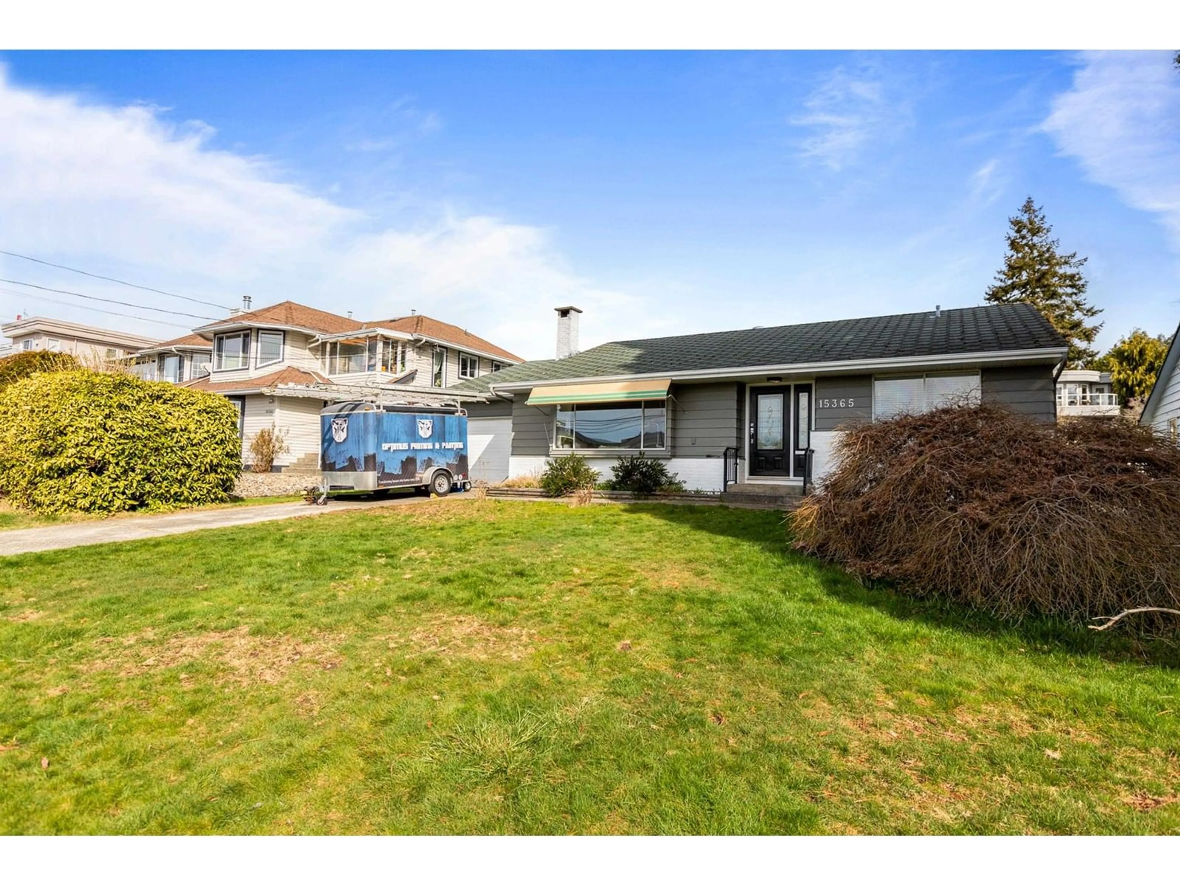 A pic from outside/outdoor area/front of a property/back of a property/a pic from drone, unknown for 15365 PACIFIC, White Rock British Columbia V4B1R3