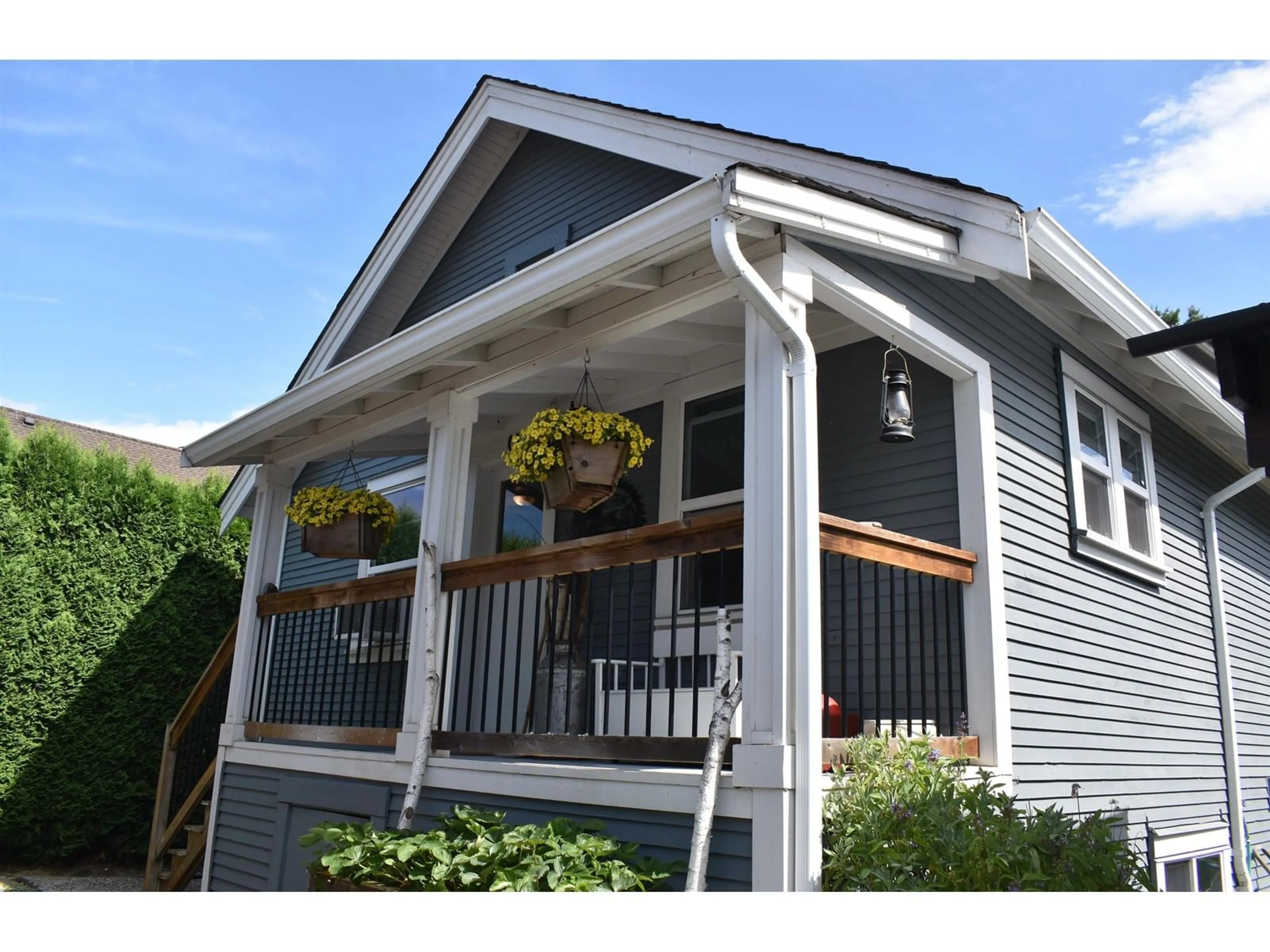 Home with vinyl exterior material, street for 6872 LOUGHEED HIGHWAY, Agassiz British Columbia V0M1A1