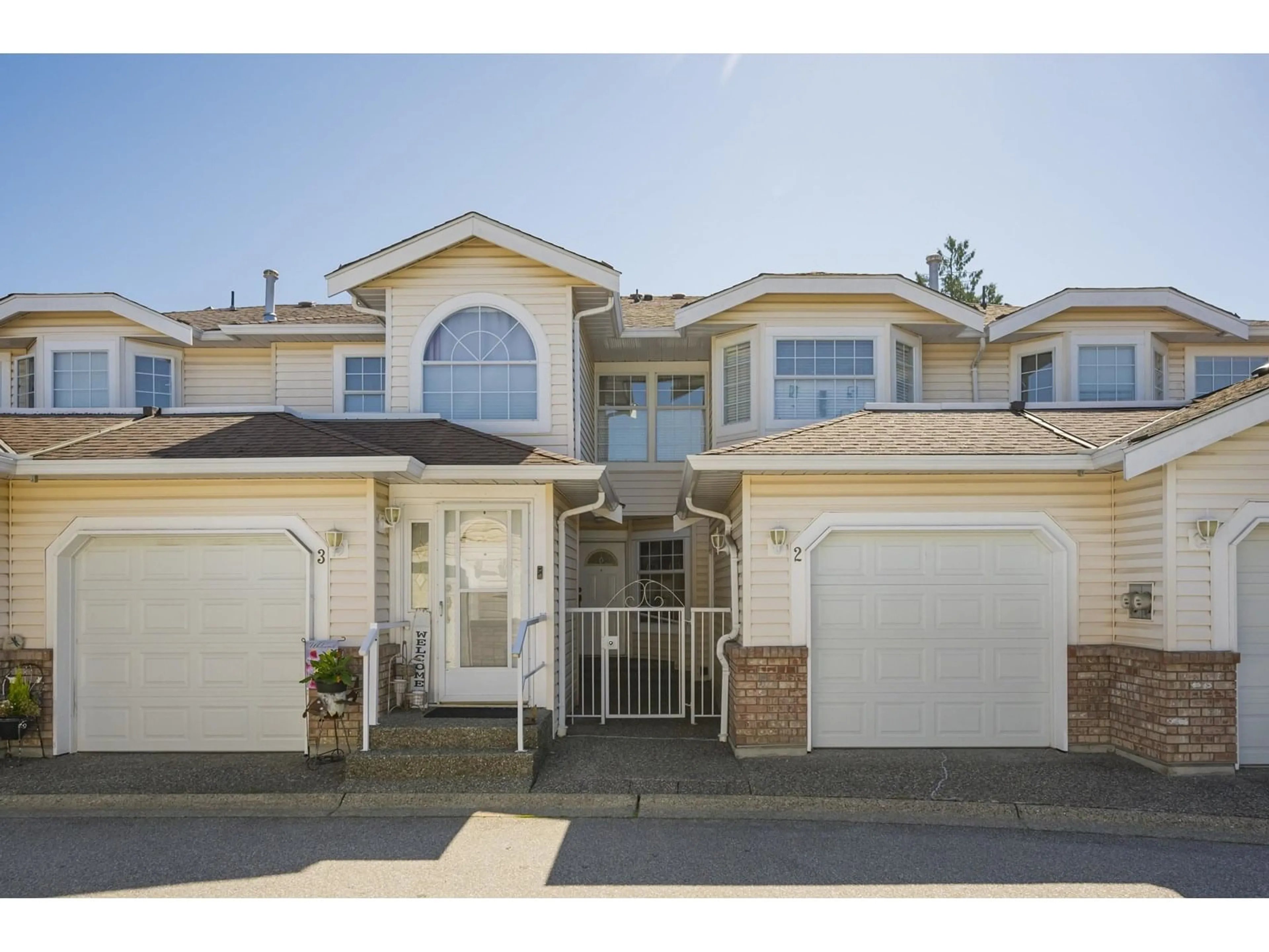 Unknown for 2 - 9168 FLEETWOOD, Surrey British Columbia V3R0P1