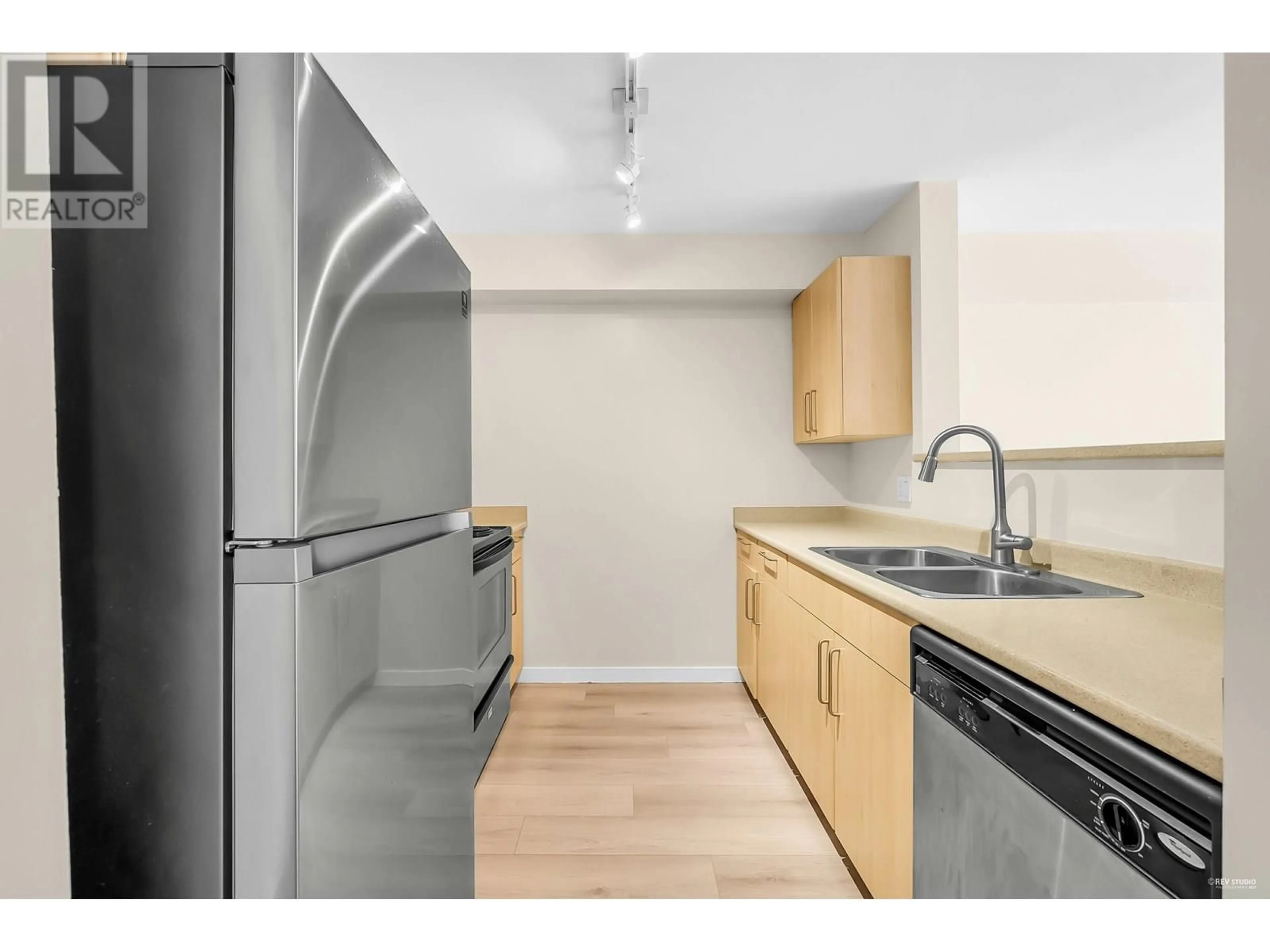 Standard kitchen, unknown for 203 - 3575 EUCLID AVENUE, Vancouver British Columbia V5R6H5