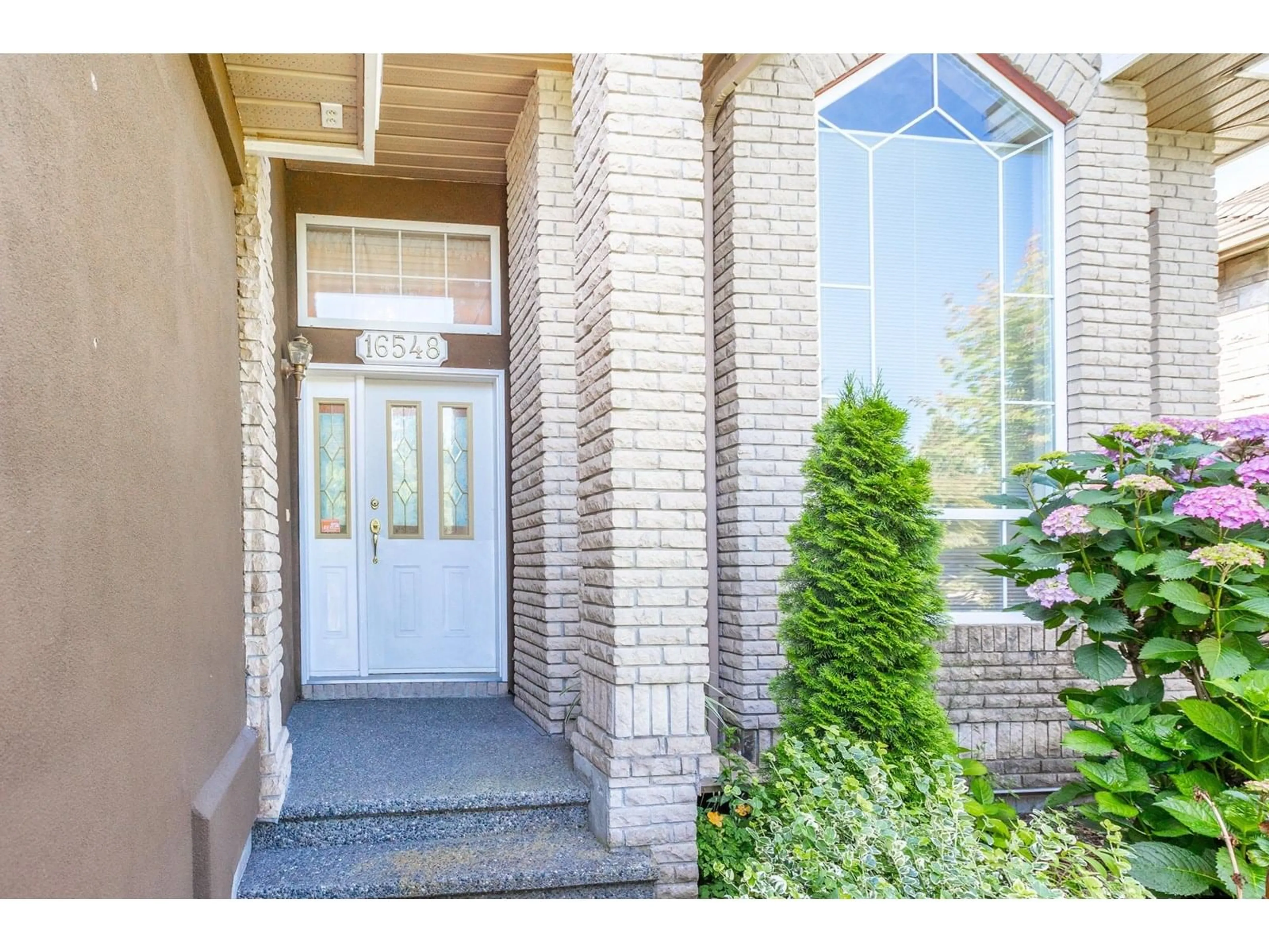 Indoor entryway for 16548 108A, Surrey British Columbia V4N5B9