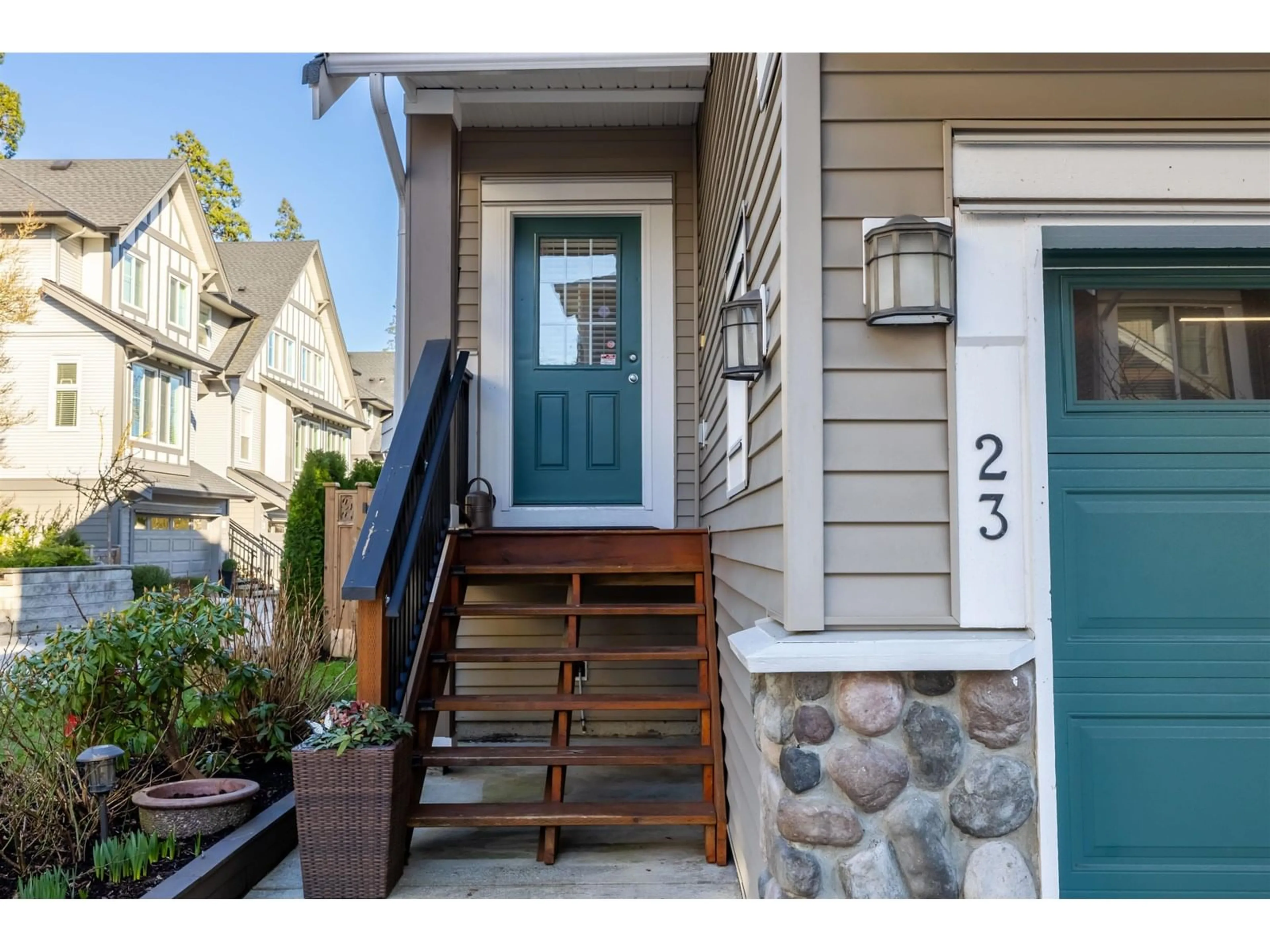 Indoor entryway for 23 - 21704 96, Langley British Columbia V1M0A8