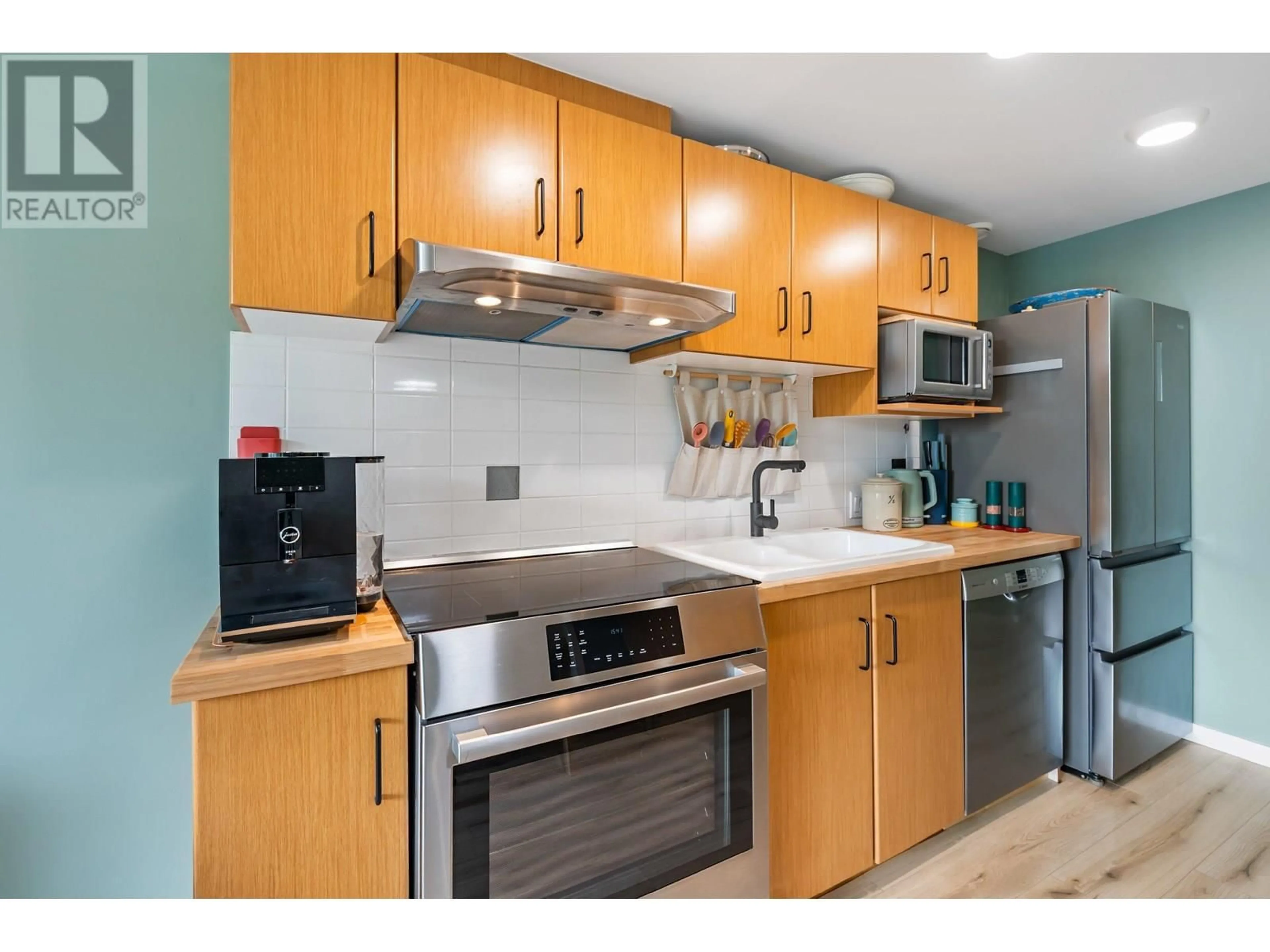 Standard kitchen, unknown for 309 - 9298 UNIVERSITY CRESCENT, Burnaby British Columbia V5A4X8