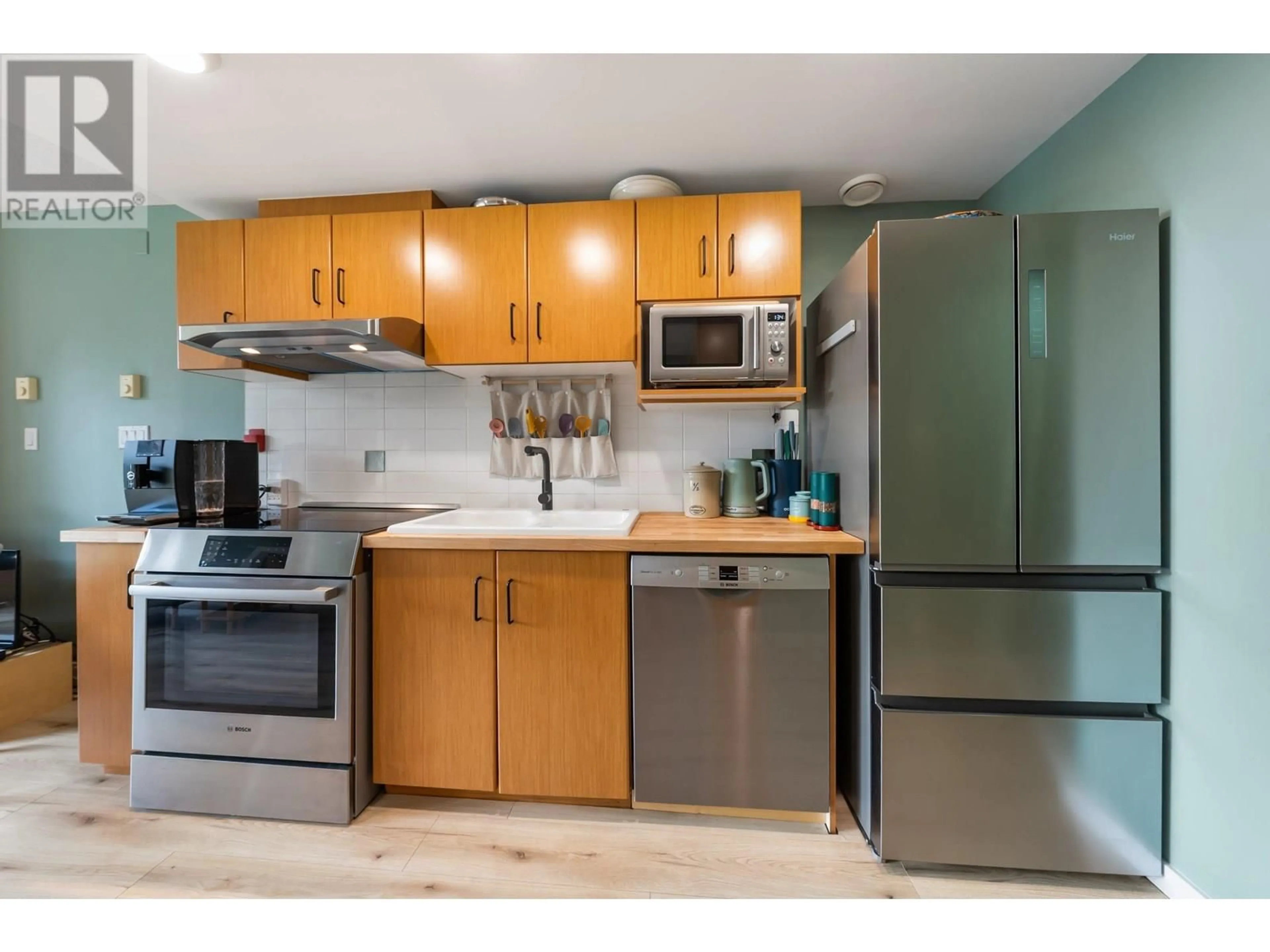 Standard kitchen, unknown for 309 - 9298 UNIVERSITY CRESCENT, Burnaby British Columbia V5A4X8