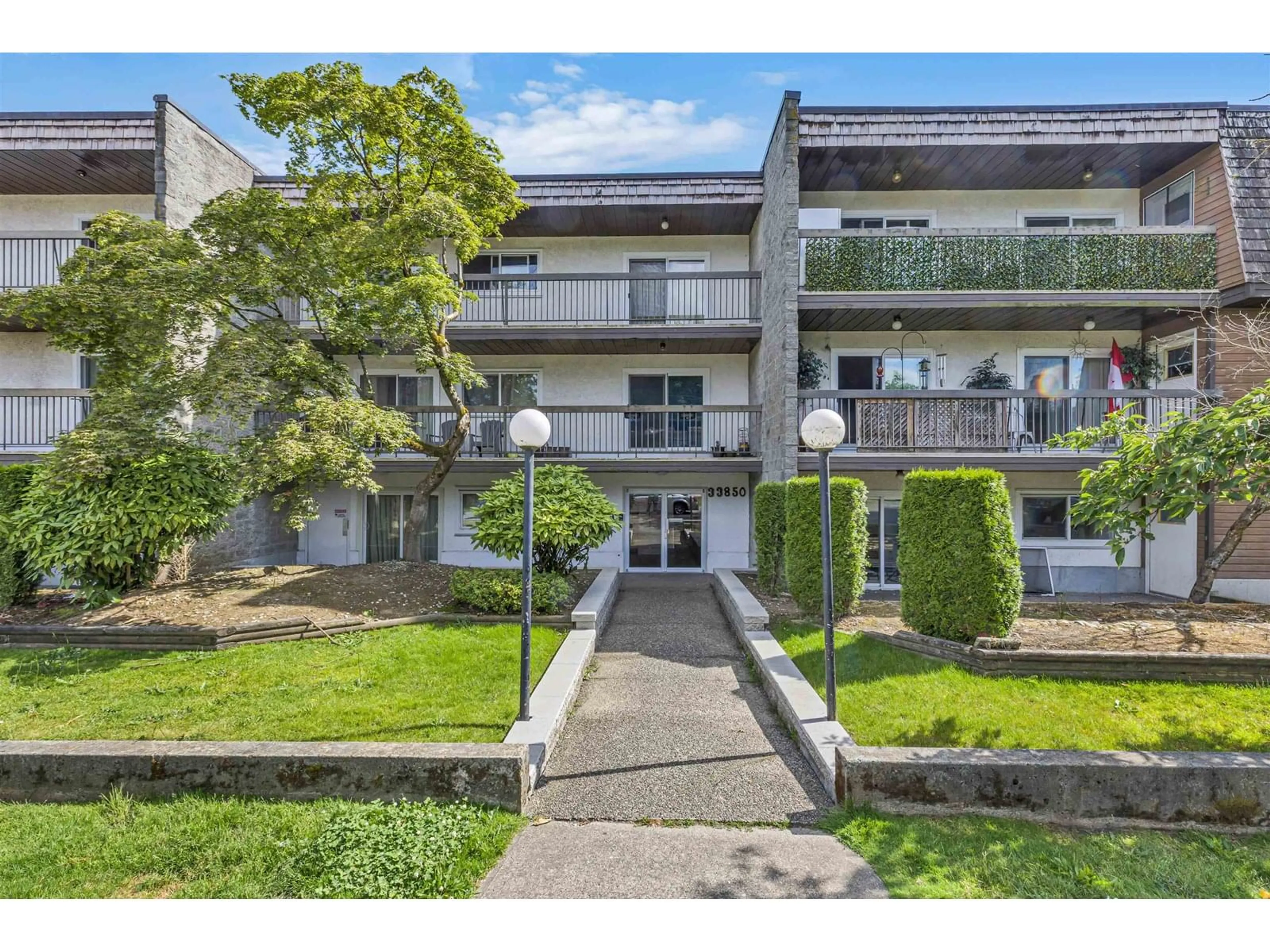 A pic from outside/outdoor area/front of a property/back of a property/a pic from drone, unknown for 102 - 33850 FERN, Abbotsford British Columbia V2S6C3