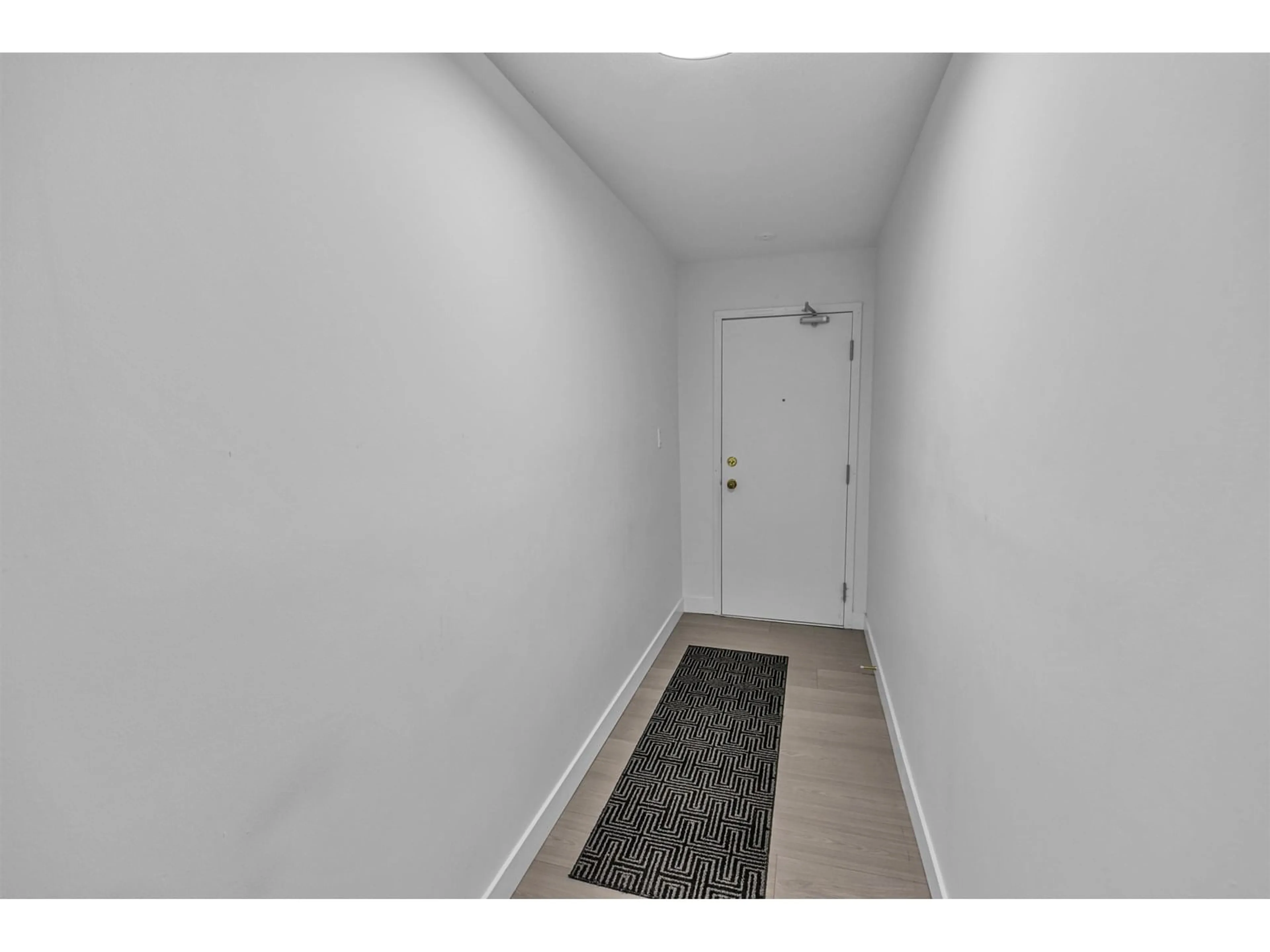 Indoor entryway for 102 - 33850 FERN, Abbotsford British Columbia V2S6C3