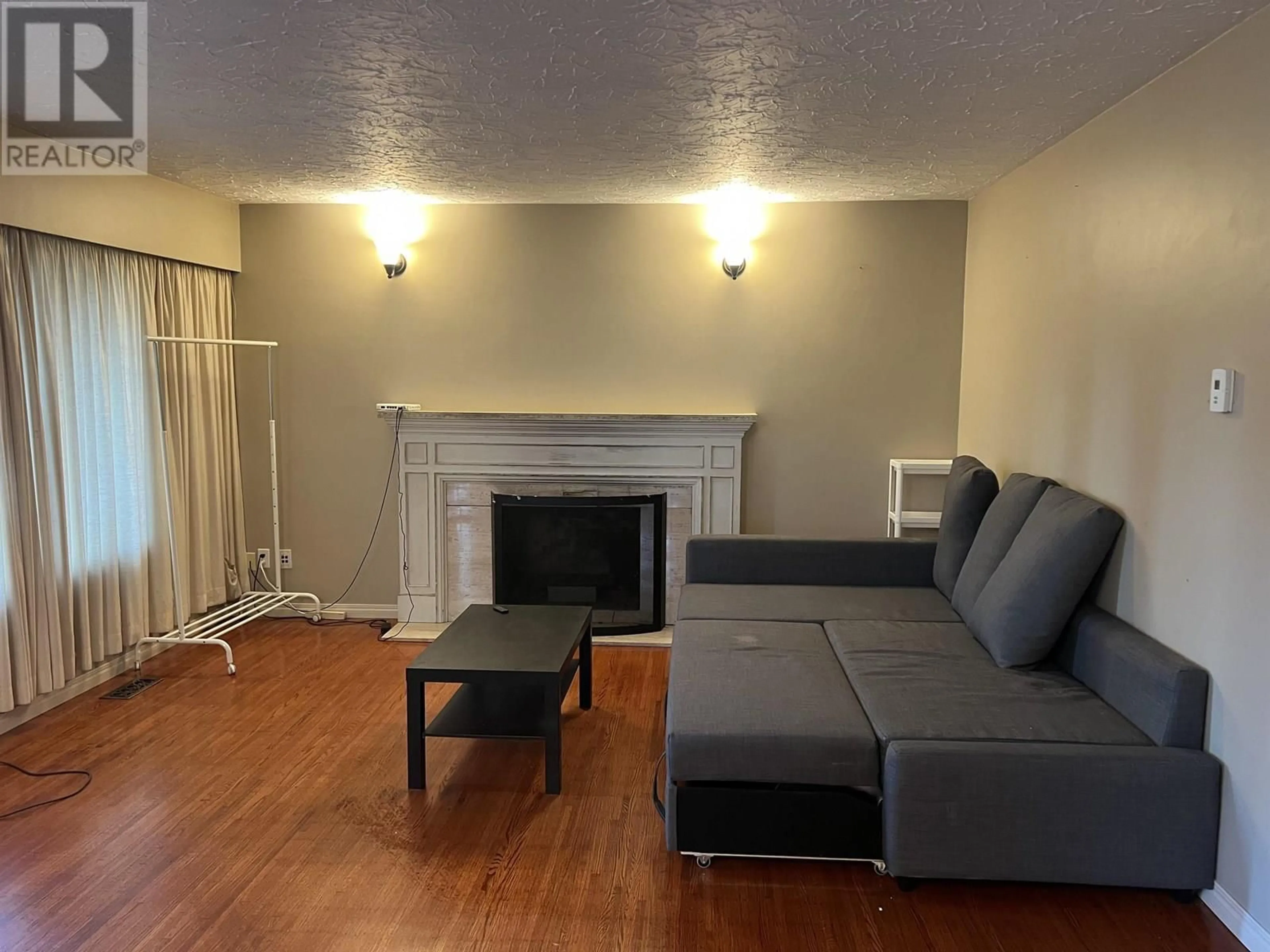Living room with furniture, wood/laminate floor for 5185 WHITWORTH CRESCENT, Delta British Columbia V4K1B1