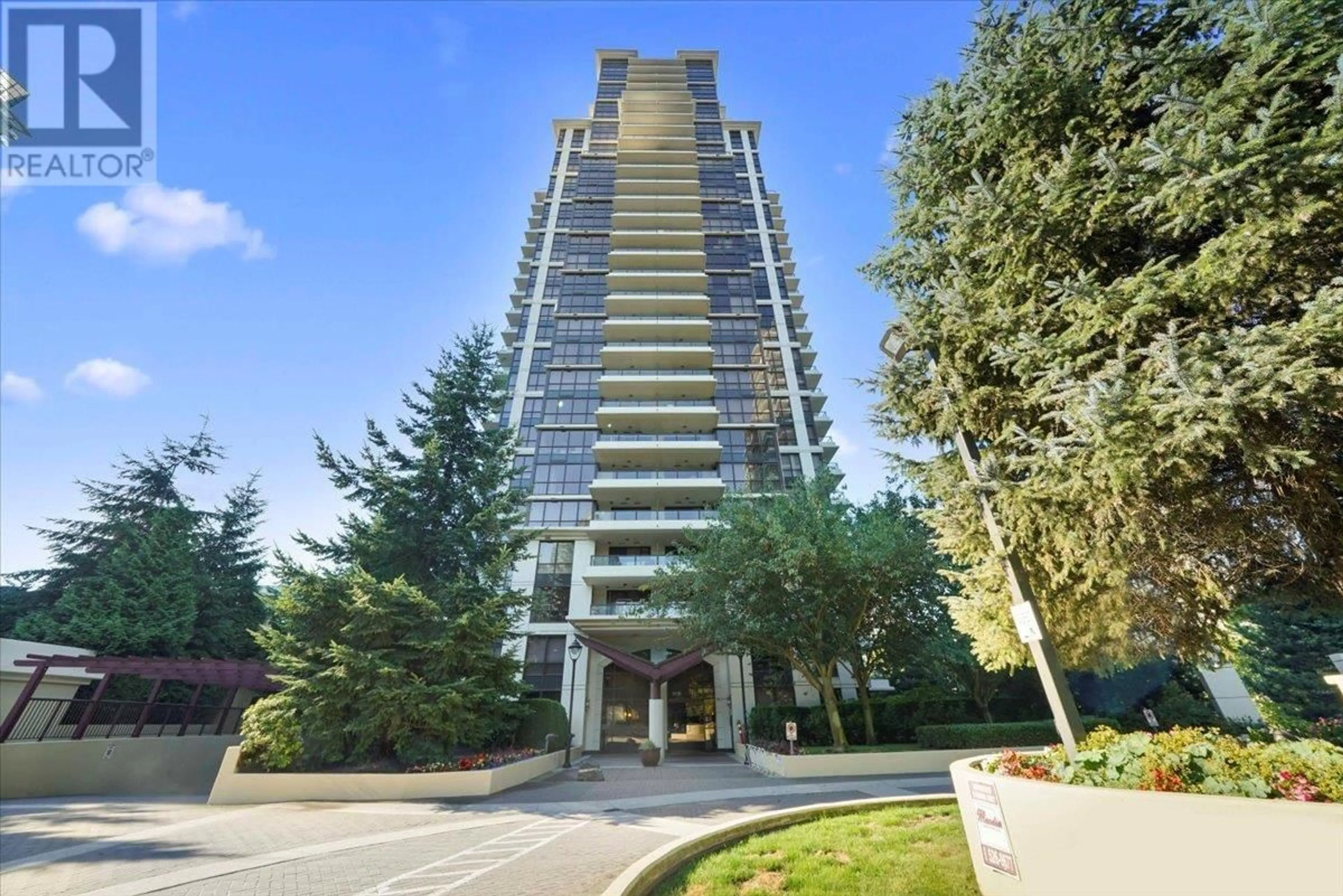 Indoor foyer for 405 - 2138 MADISON AVENUE, Burnaby British Columbia V5C6T6