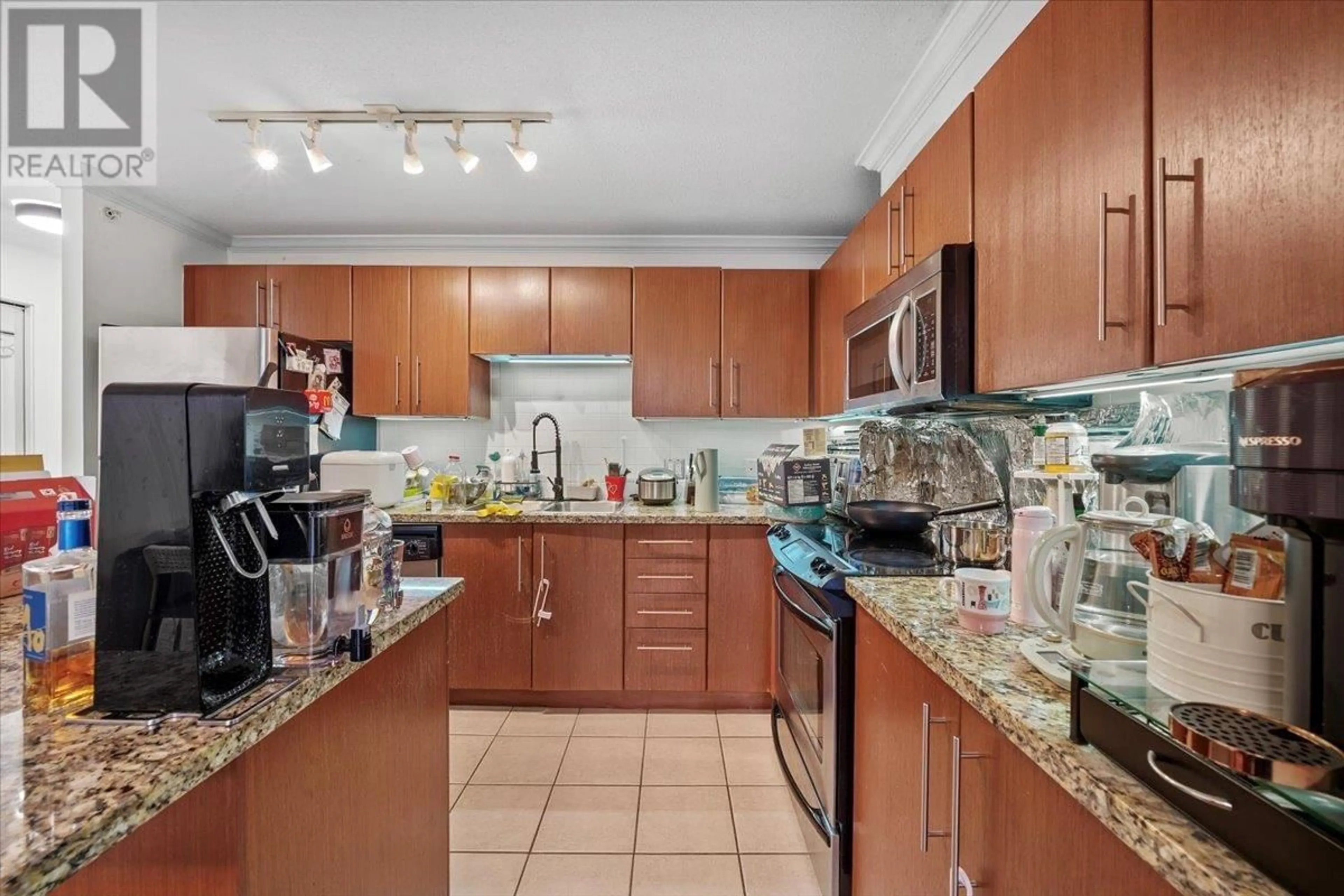 Standard kitchen, ceramic/tile floor for 405 - 2138 MADISON AVENUE, Burnaby British Columbia V5C6T6