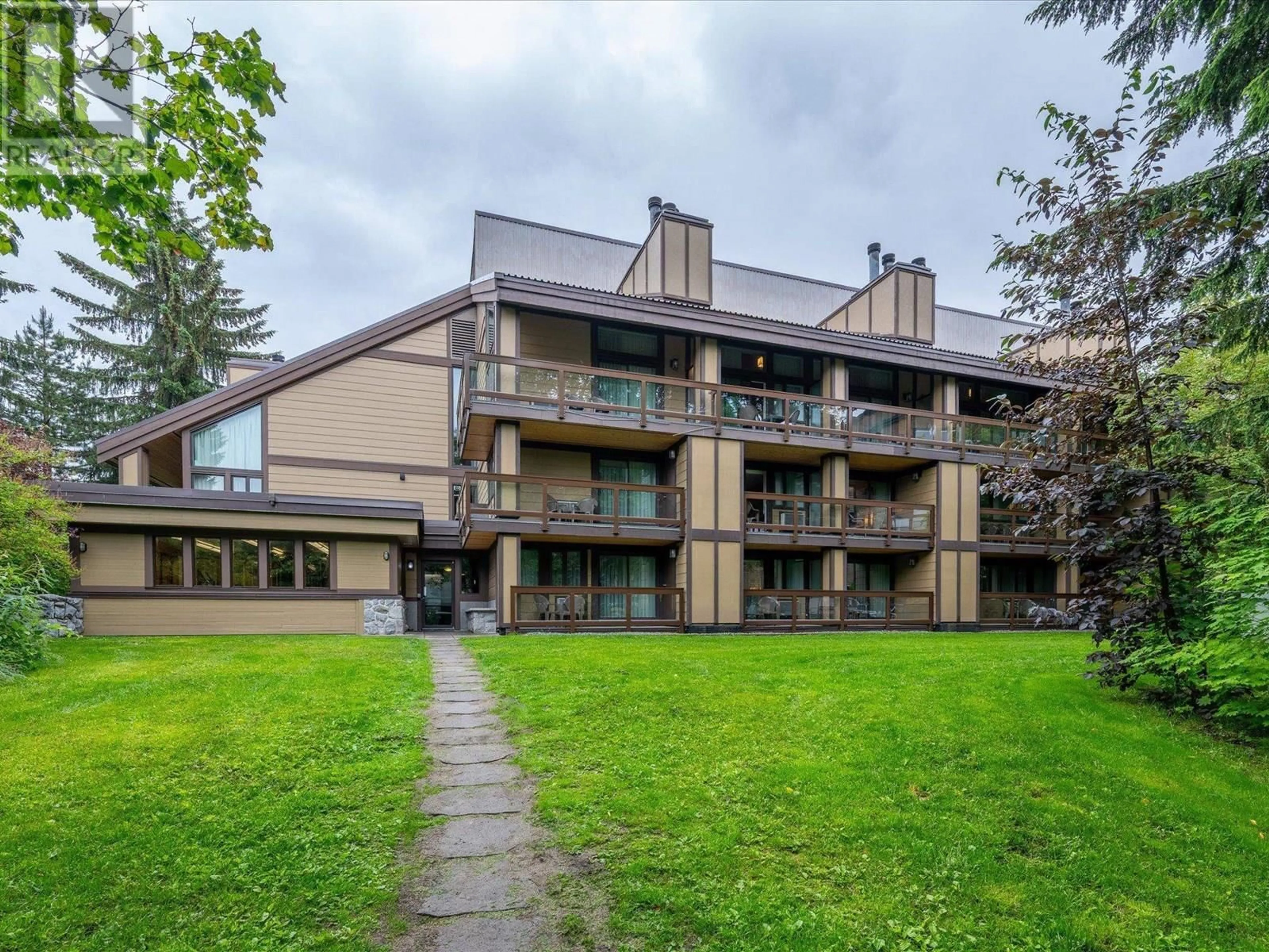 Patio, building for 1042/3 - 4420 SUNDIAL PLACE, Whistler British Columbia V8E1G6