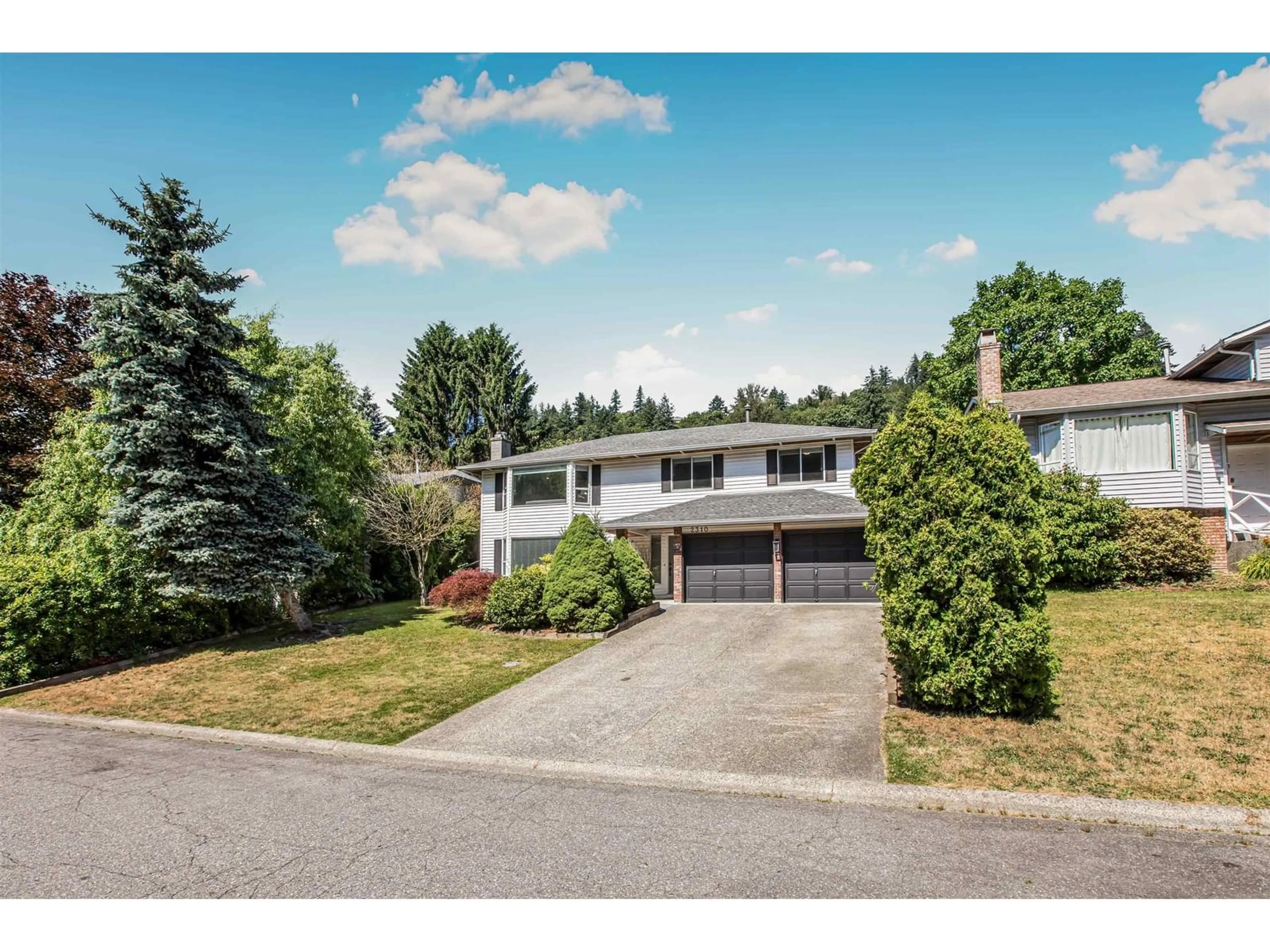 Home with vinyl exterior material, street for 2310 HARPER, Abbotsford British Columbia V3G2B2