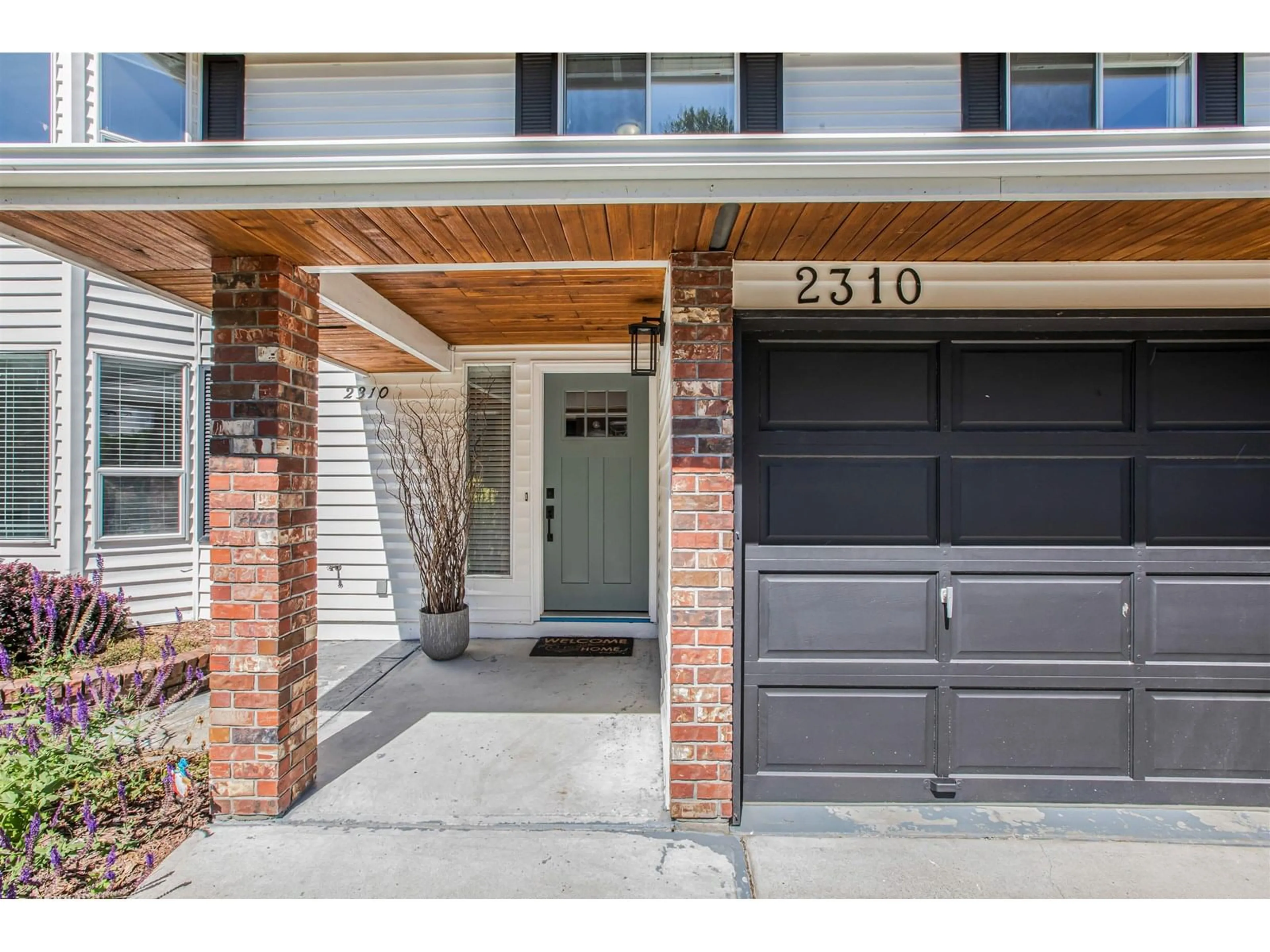 Indoor entryway for 2310 HARPER, Abbotsford British Columbia V3G2B2