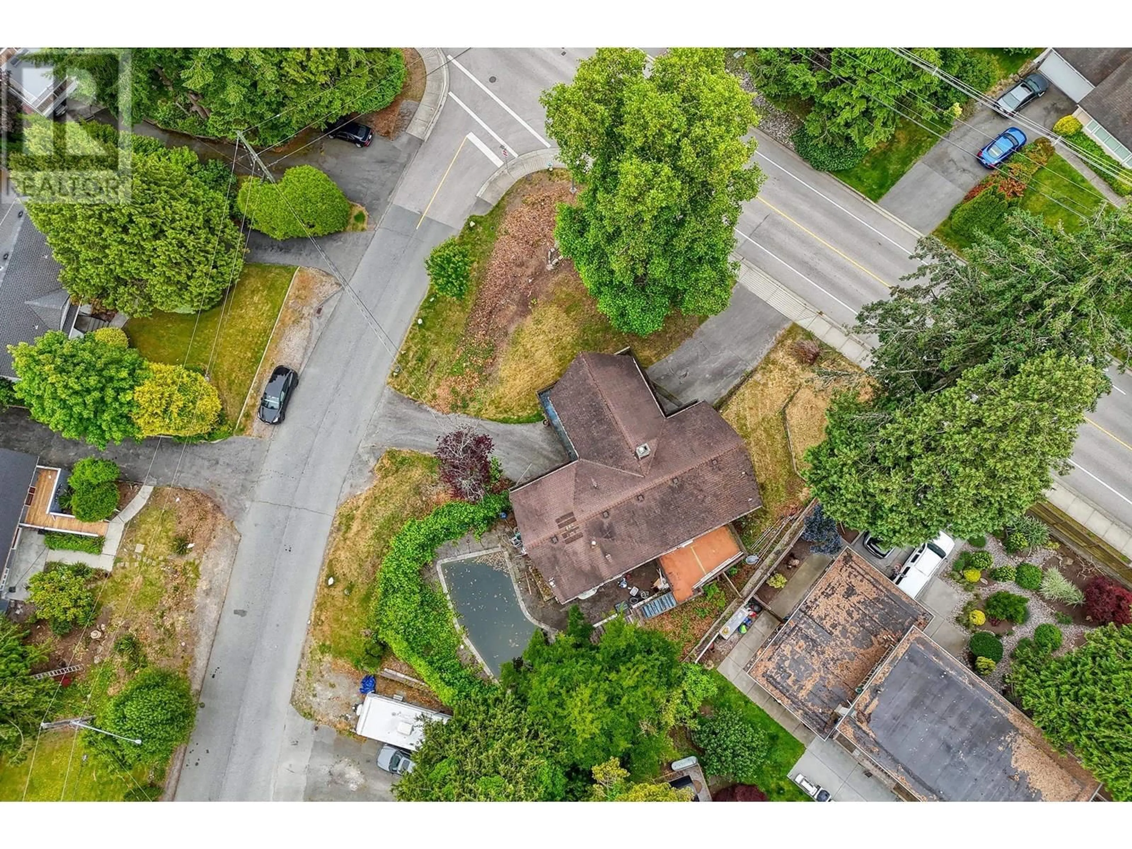 A pic from outside/outdoor area/front of a property/back of a property/a pic from drone, street for 869 GALE DRIVE, Delta British Columbia V4M2P6