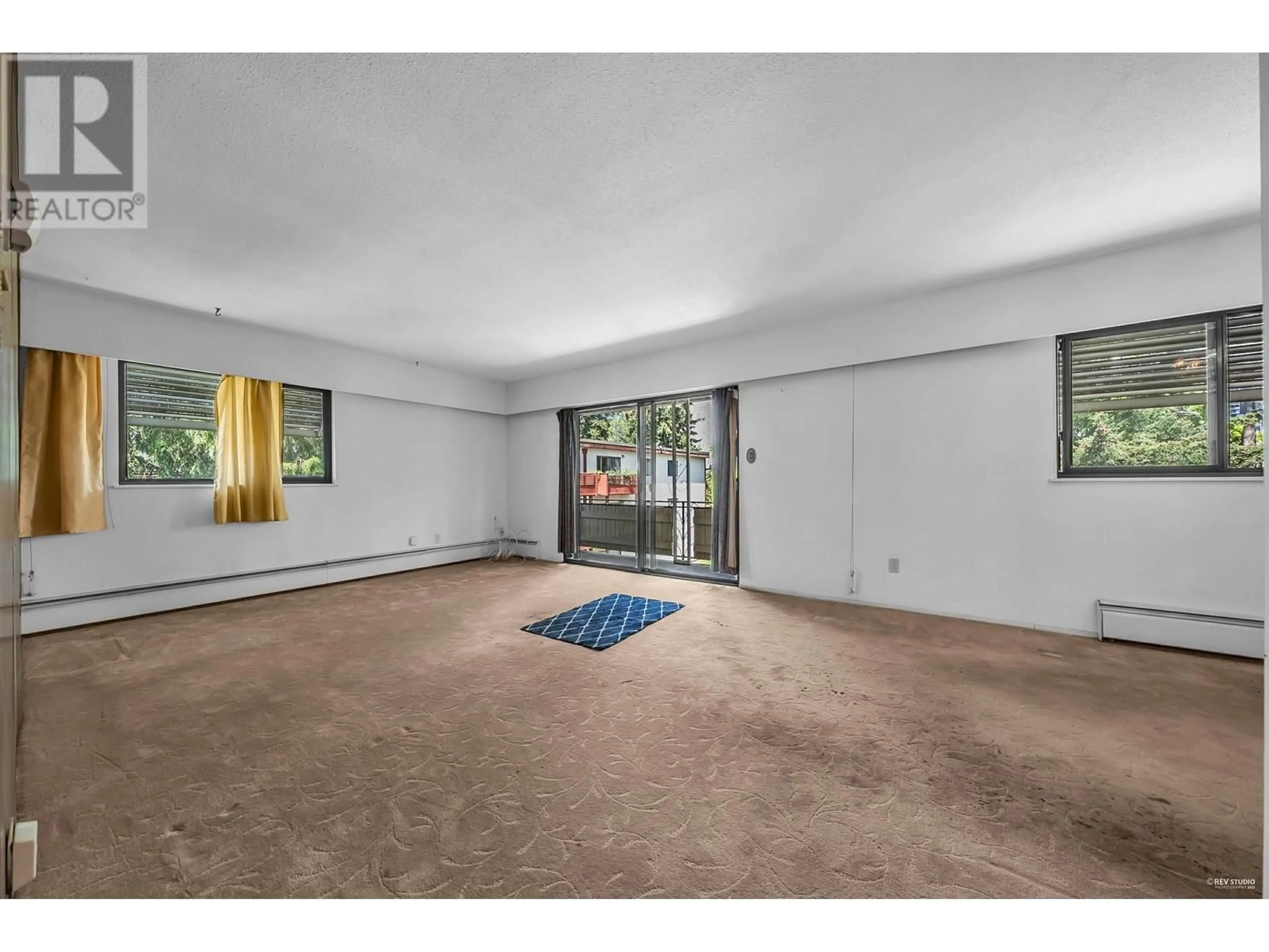 A pic of a room for 307 - 4695 IMPERIAL STREET, Burnaby British Columbia V5J1B9