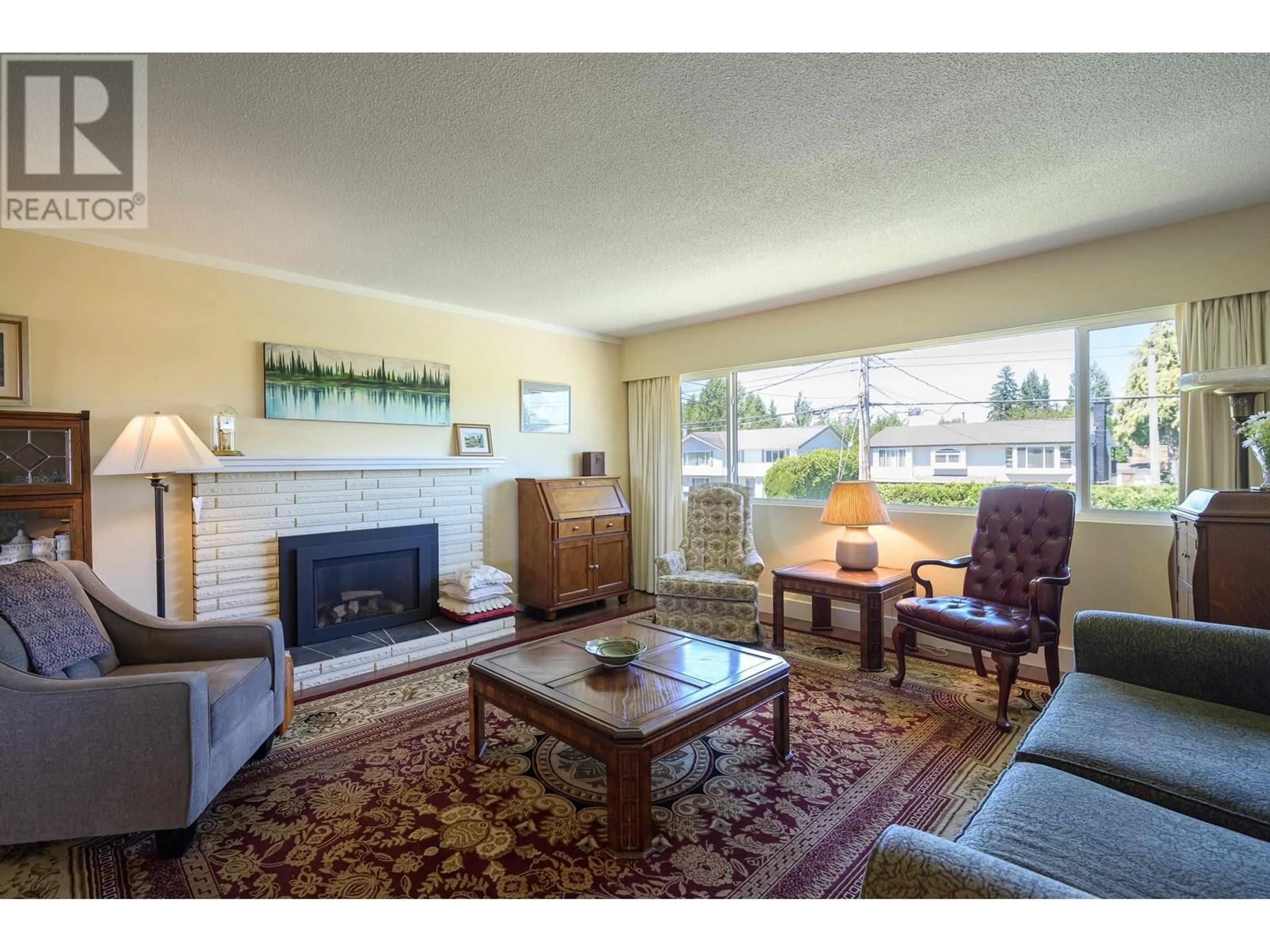 Living room with furniture, unknown for 5542 44 AVENUE, Delta British Columbia V4K1E1