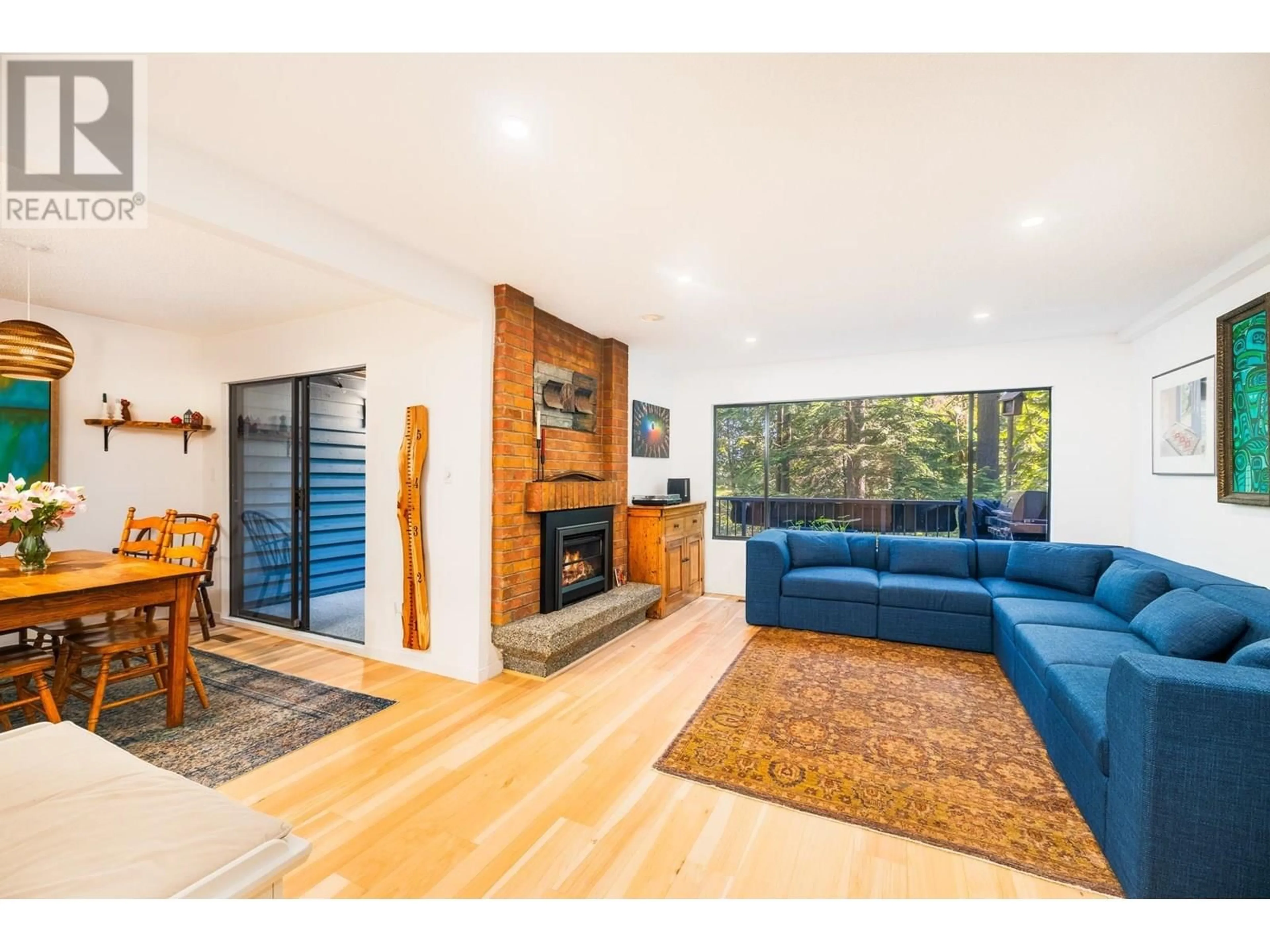 Living room with furniture, wood/laminate floor for 863 HENDECOURT ROAD, North Vancouver British Columbia V7K2X5