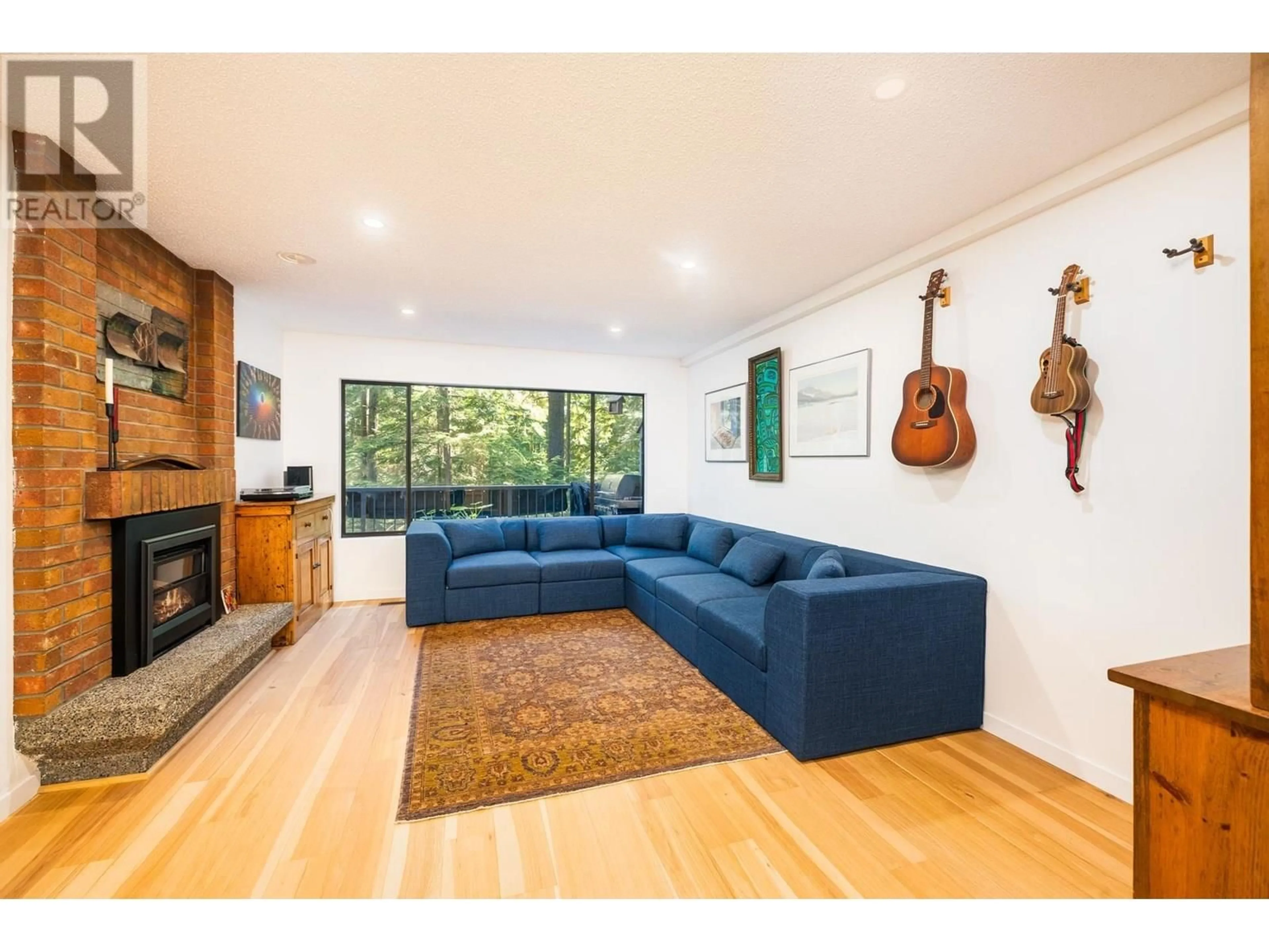 Living room with furniture, unknown for 863 HENDECOURT ROAD, North Vancouver British Columbia V7K2X5