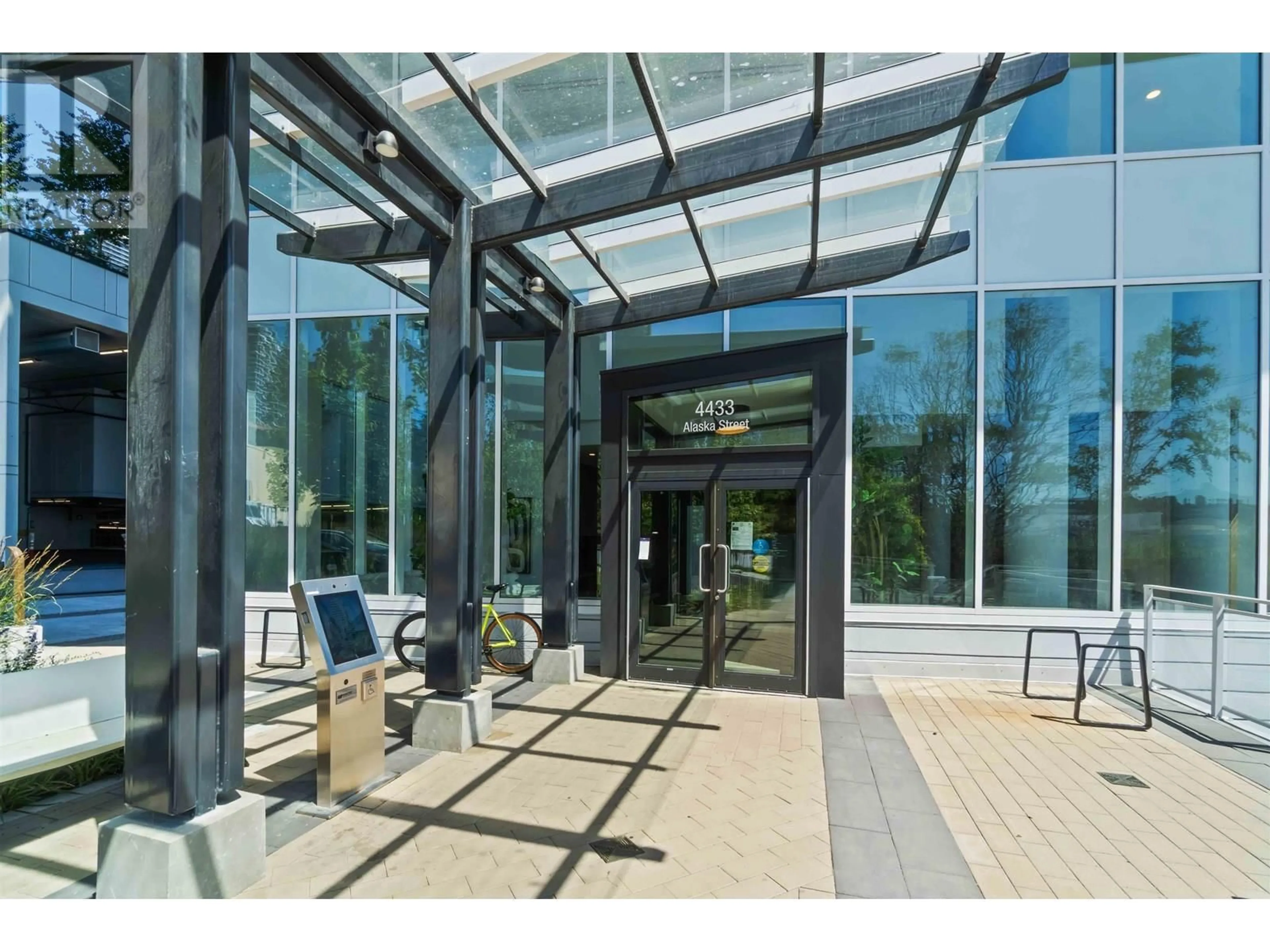 Indoor foyer for 1403 - 4433 ALASKA STREET, Burnaby British Columbia V5C5T3